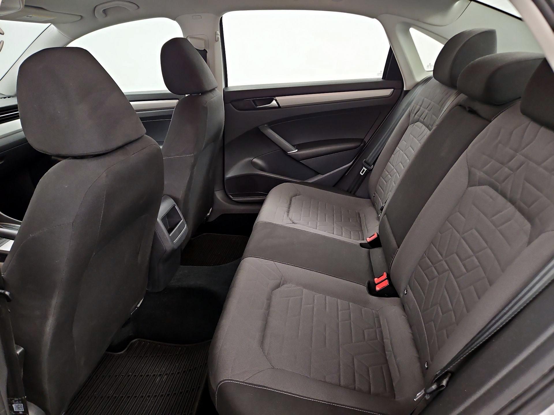 Thumbnail: 2020 Volkswagen Passat - 19