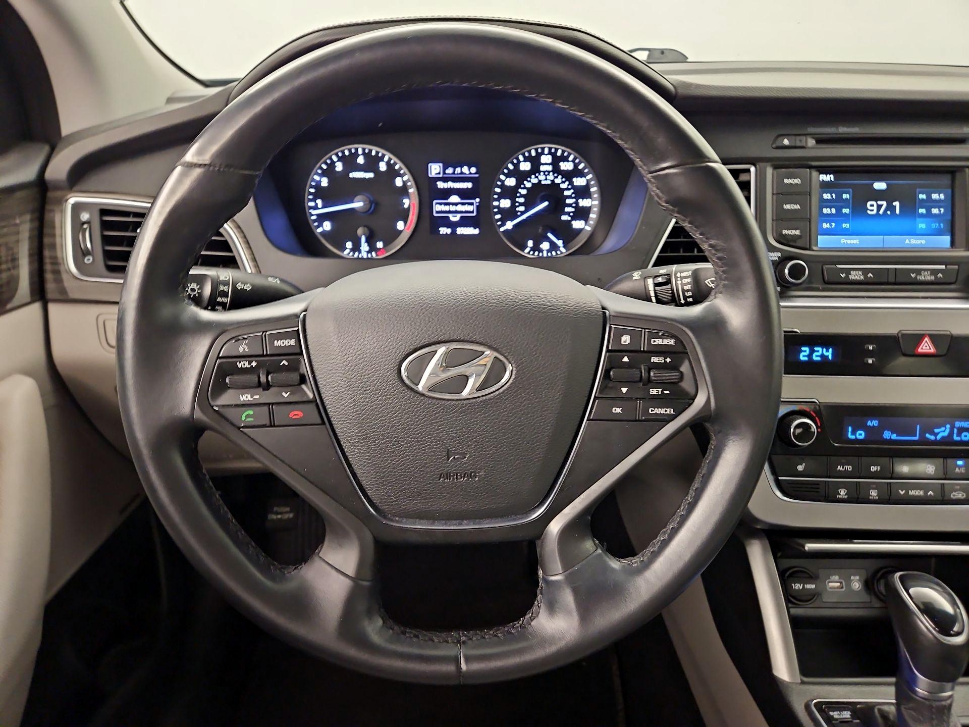 Thumbnail: 2015 Hyundai Sonata - 10