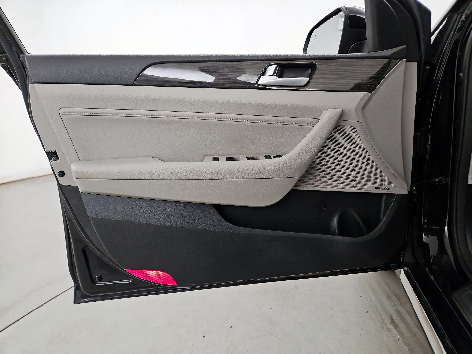 Thumbnail: 2015 Hyundai Sonata - 12