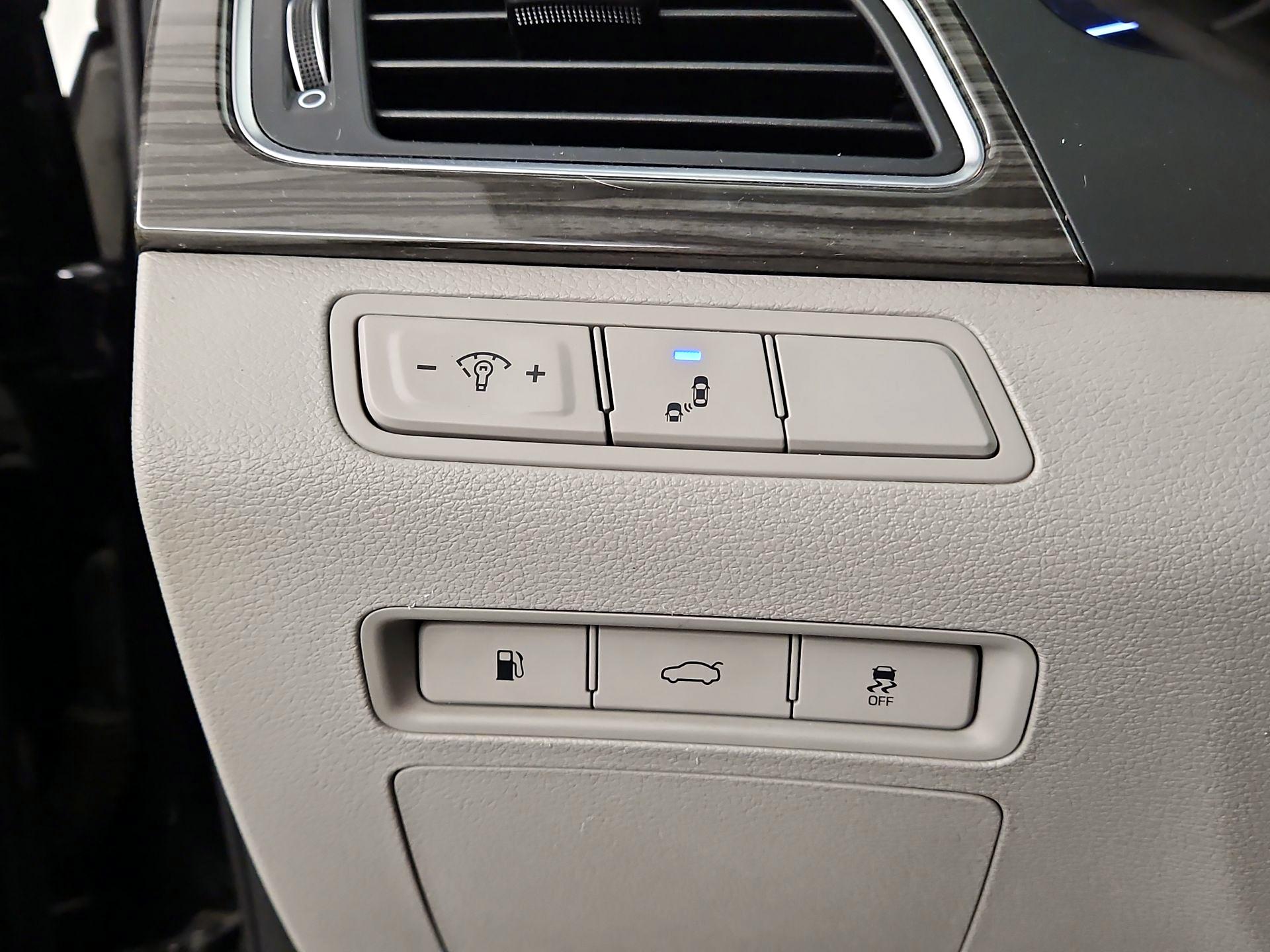 Thumbnail: 2015 Hyundai Sonata - 13
