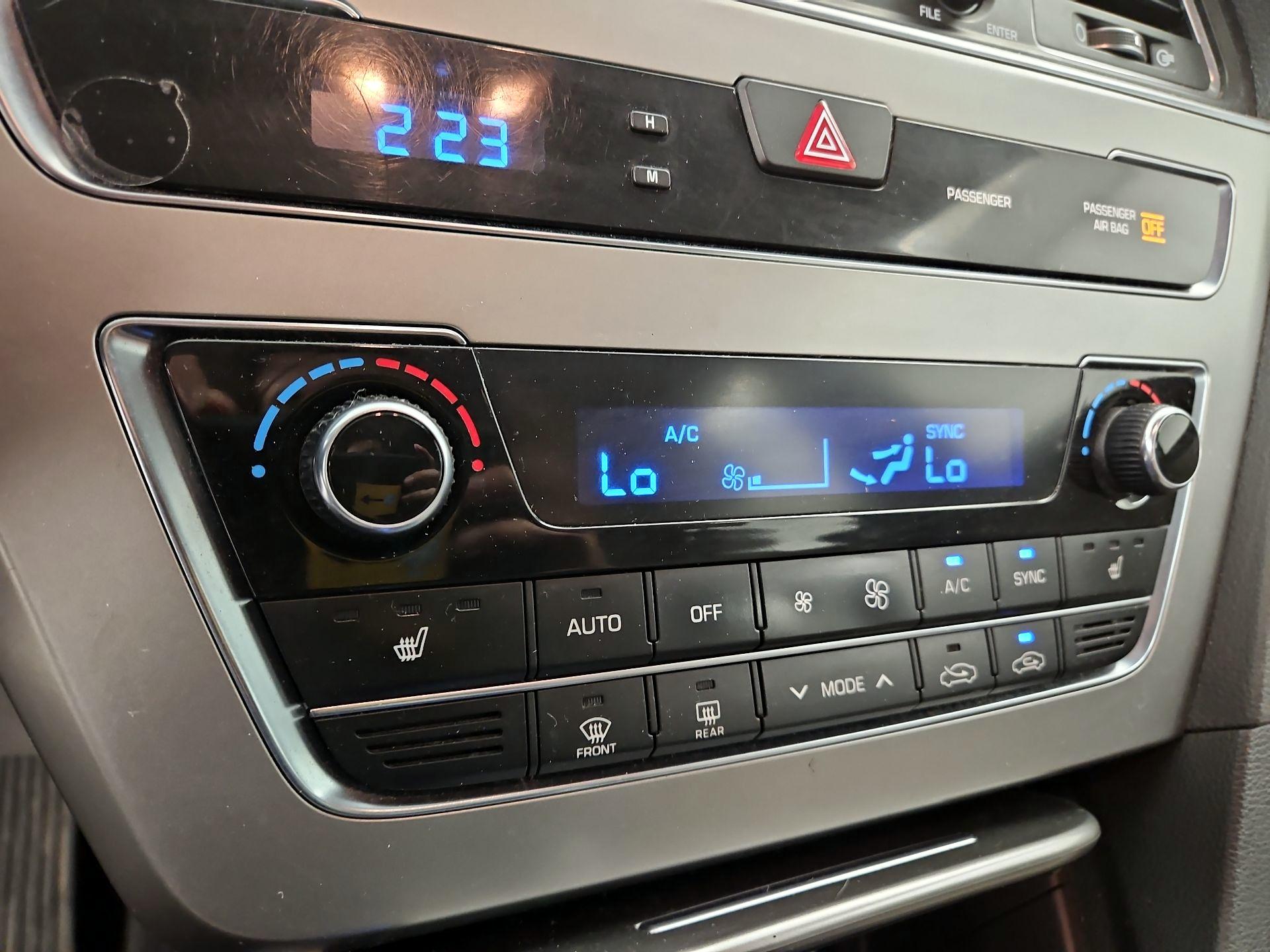 Thumbnail: 2015 Hyundai Sonata - 16