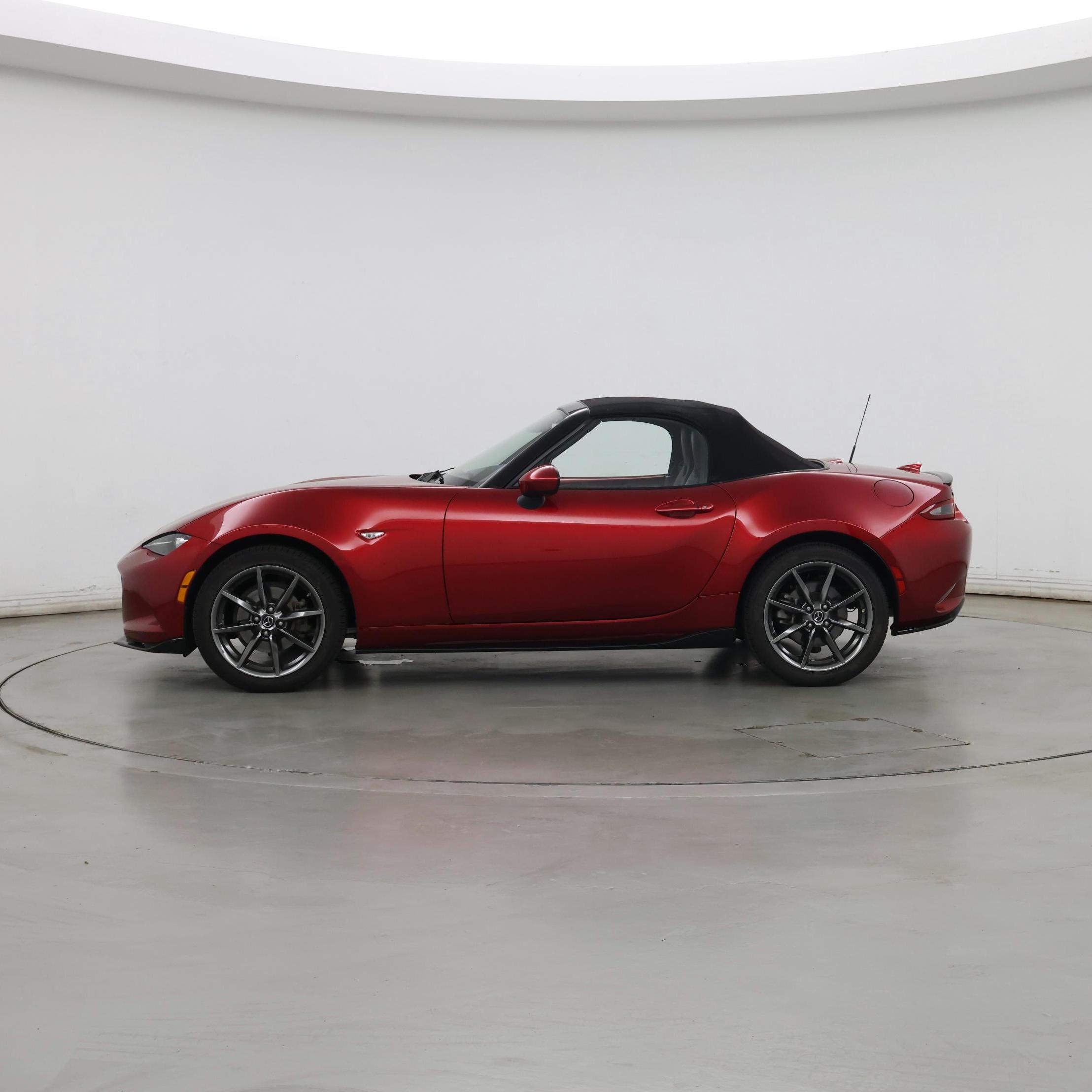 Thumbnail: 2019 Mazda MX-5 Miata - 3