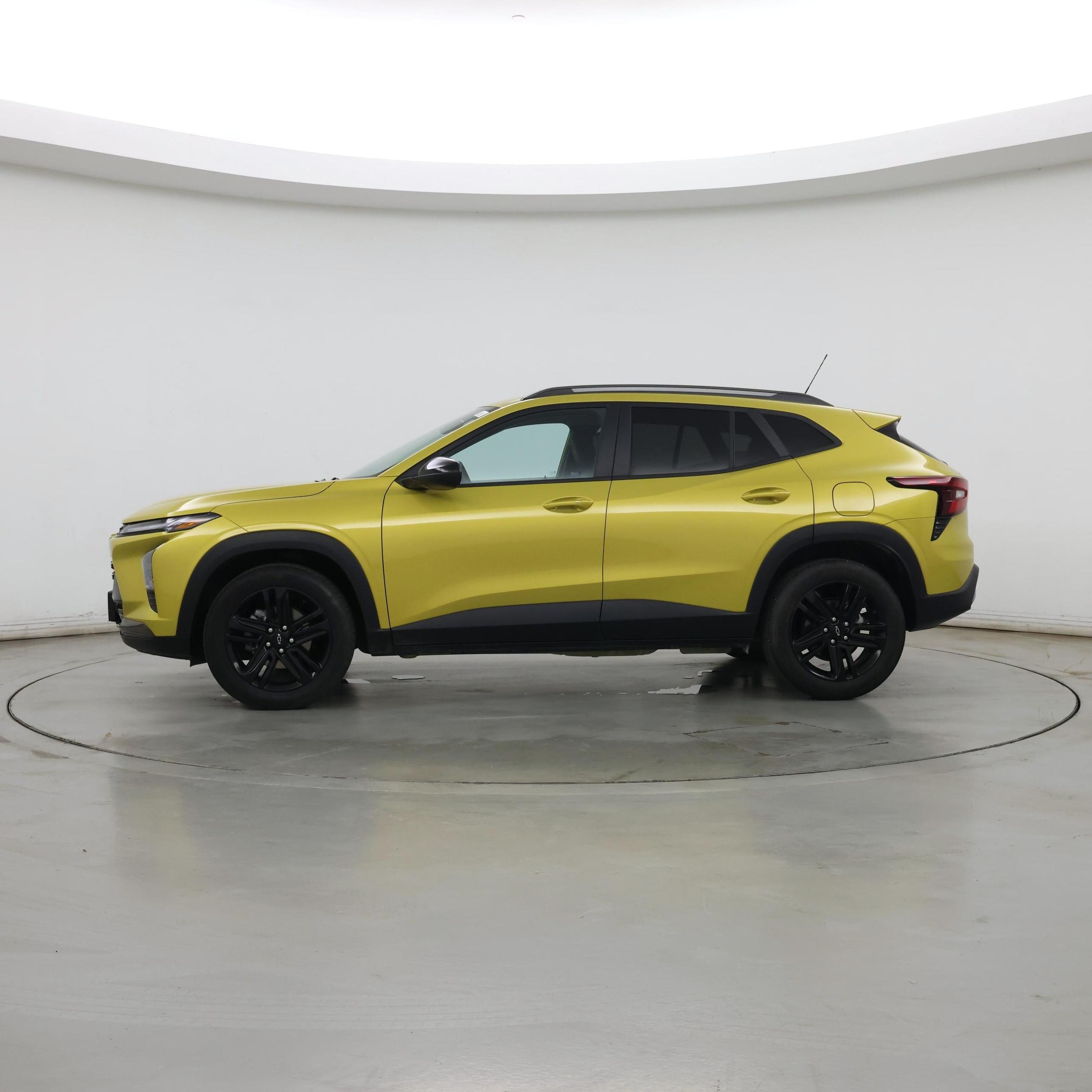 Thumbnail: 2024 Chevrolet Trax - 3