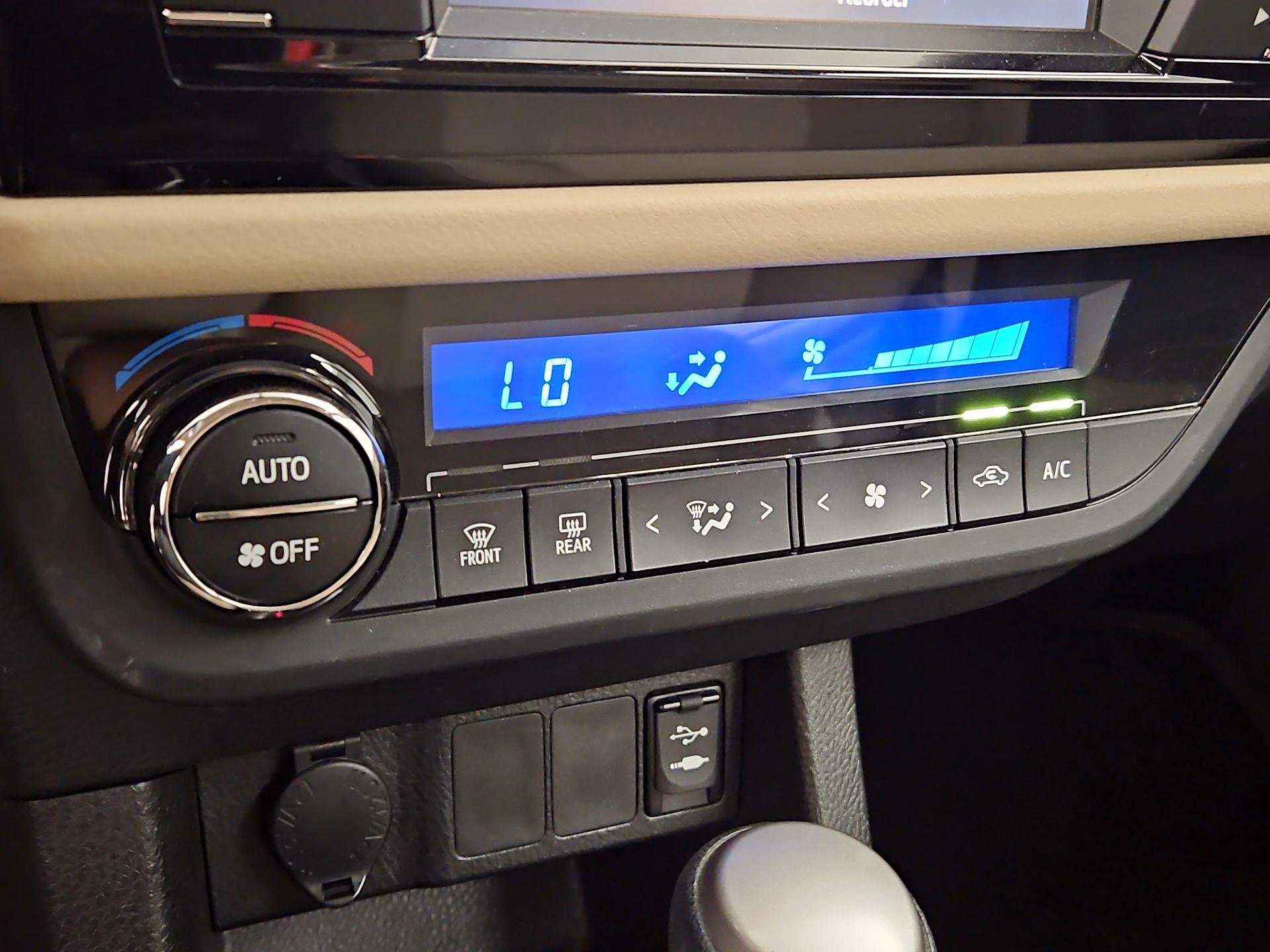 Thumbnail: 2014 Toyota Corolla - 16