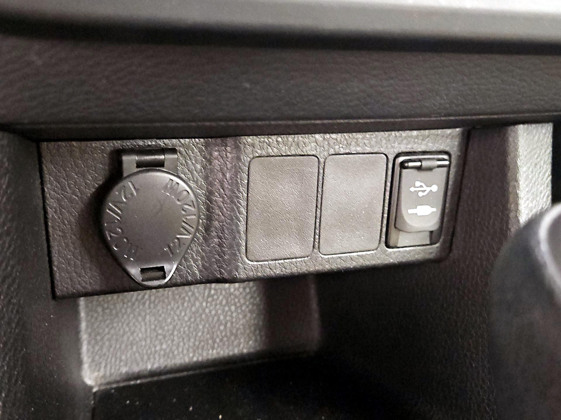 Thumbnail: 2014 Toyota Corolla - 18