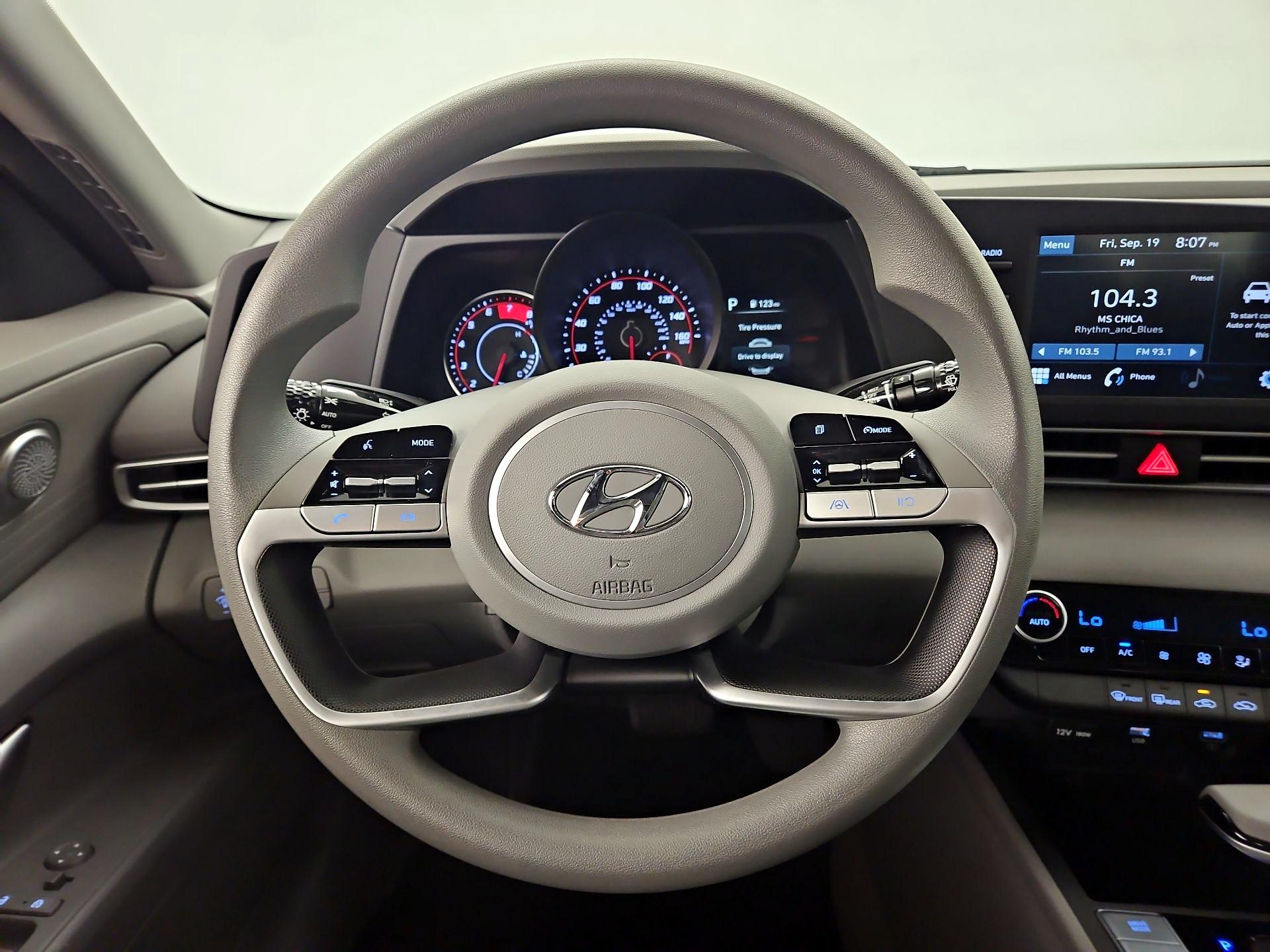 Thumbnail: 2022 Hyundai Elantra - 10