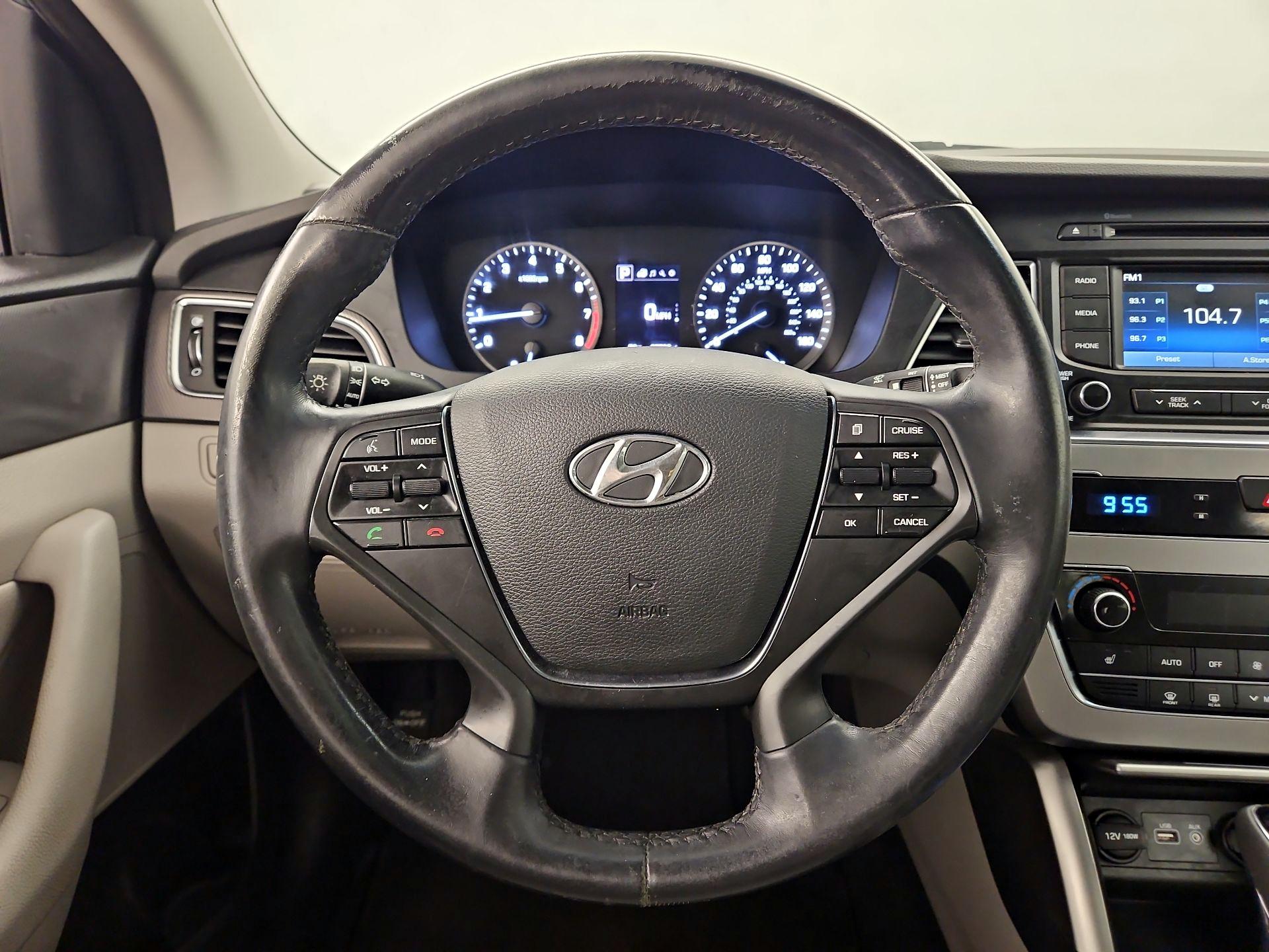 Thumbnail: 2015 Hyundai Sonata - 10
