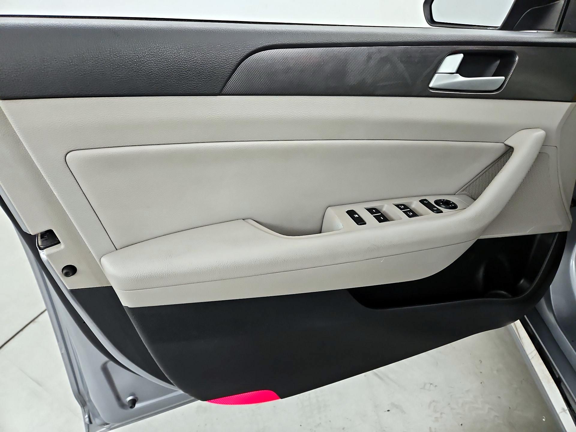 Thumbnail: 2015 Hyundai Sonata - 12