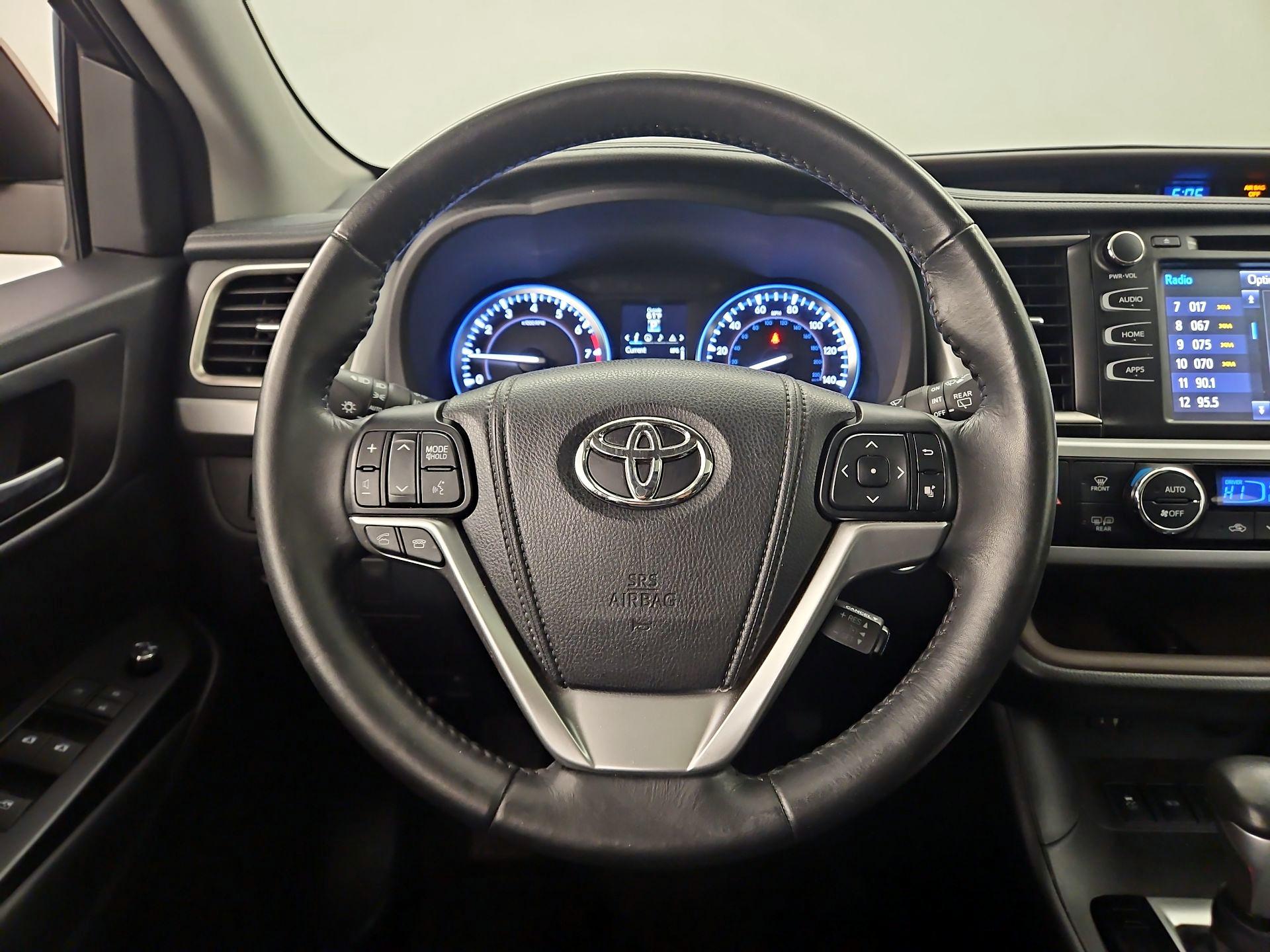 Thumbnail: 2014 Toyota Highlander - 10
