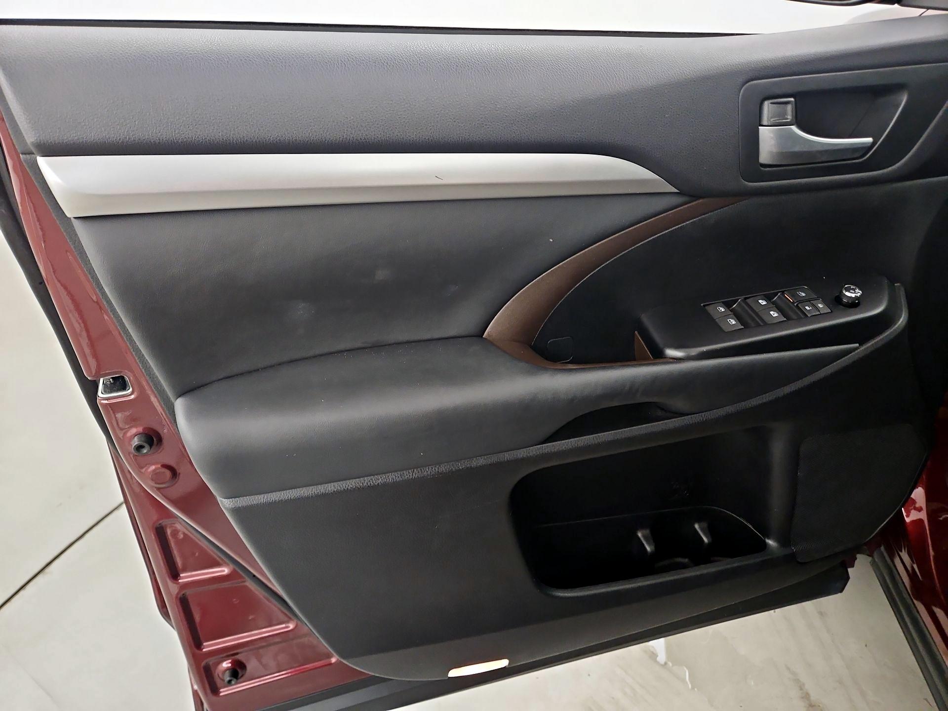 Thumbnail: 2014 Toyota Highlander - 12