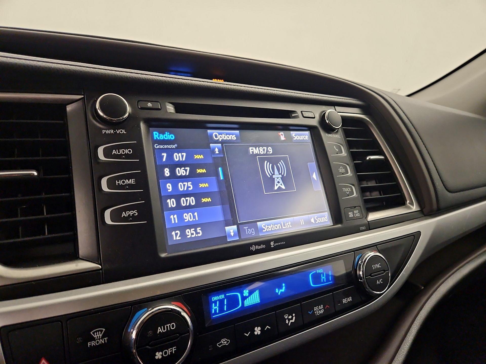Thumbnail: 2014 Toyota Highlander - 15