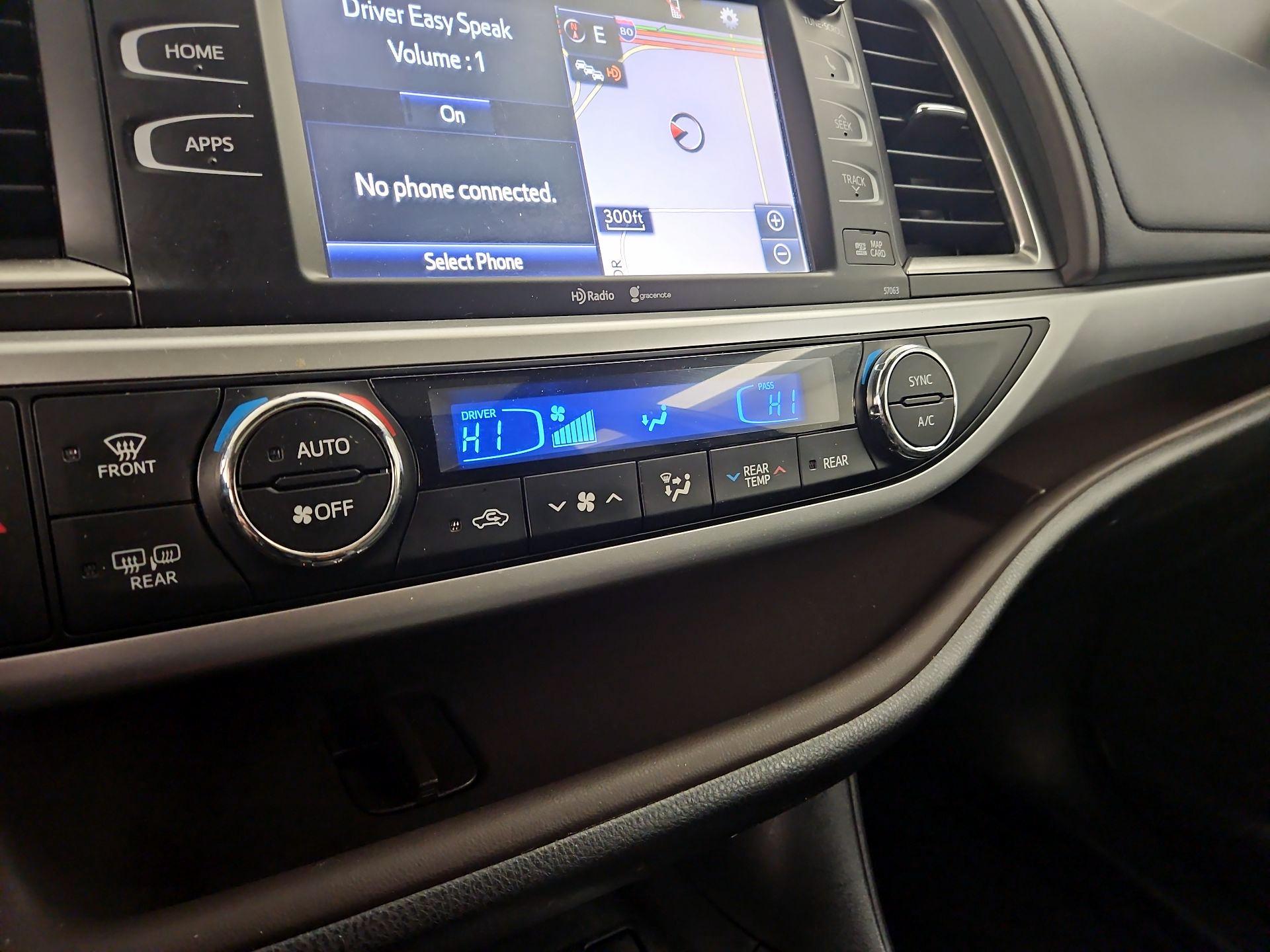 Thumbnail: 2014 Toyota Highlander - 16