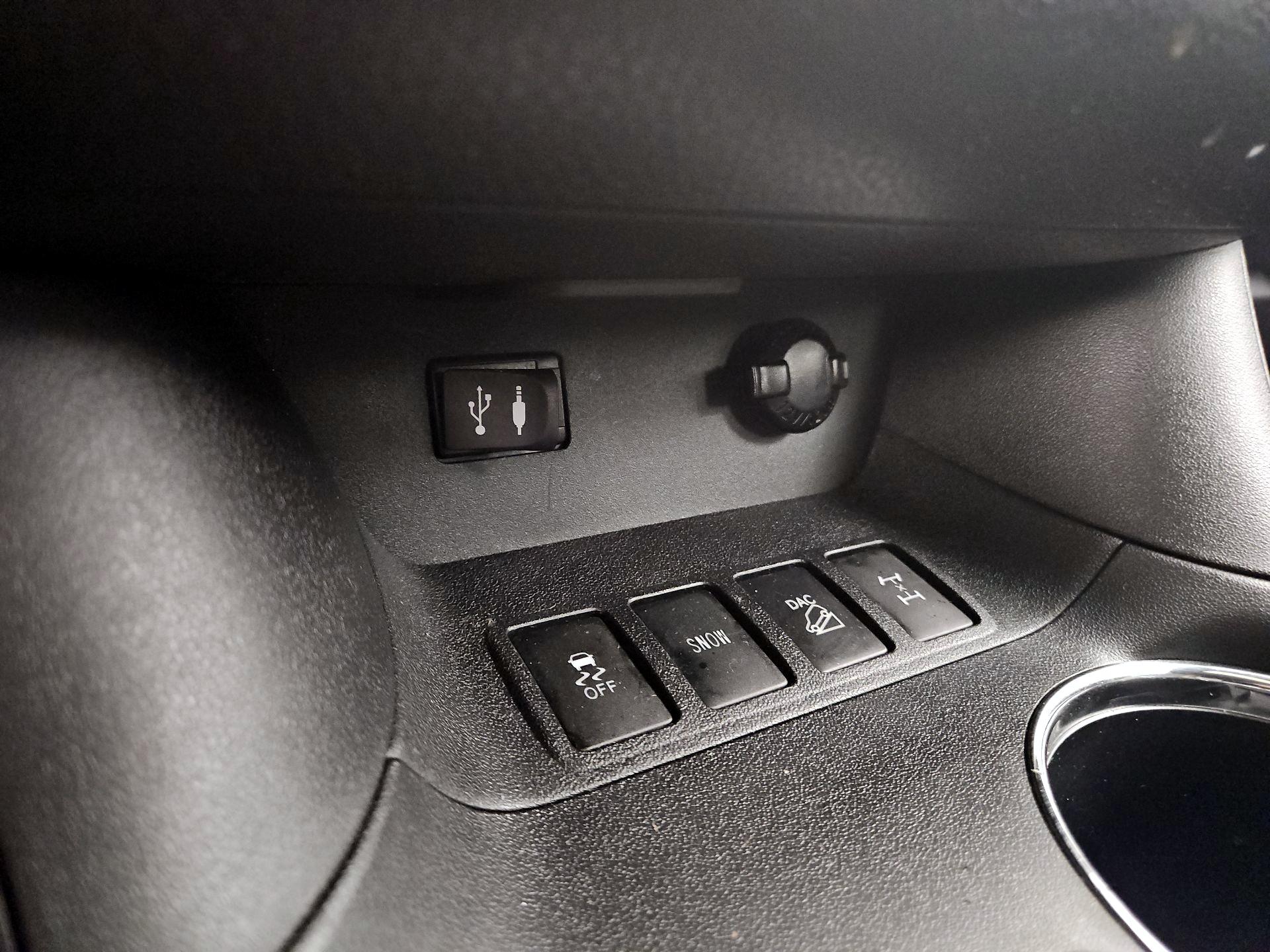Thumbnail: 2014 Toyota Highlander - 18