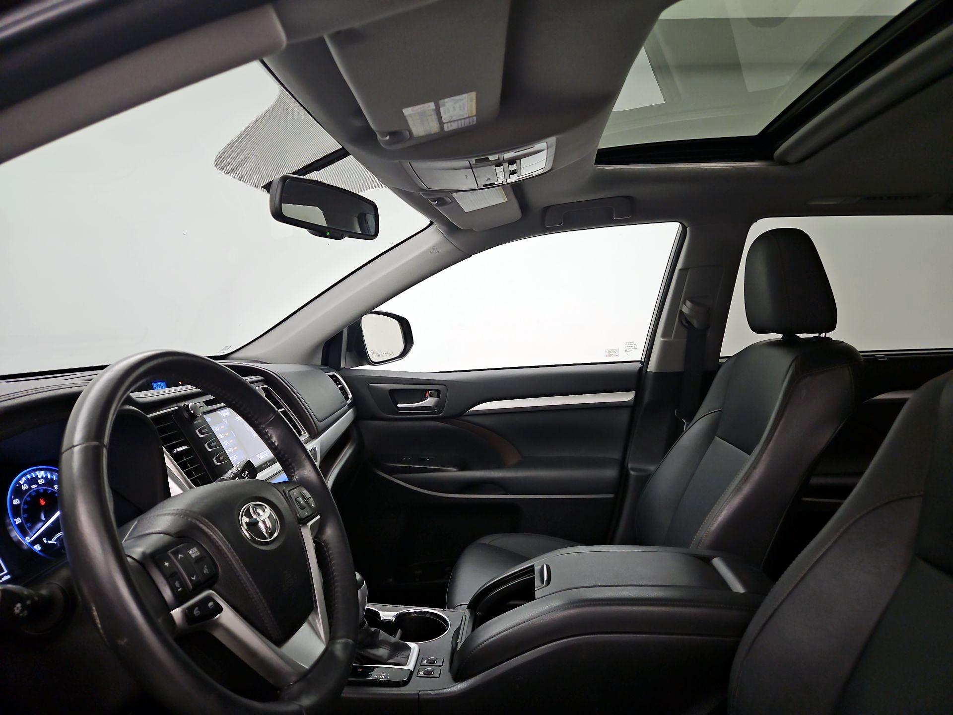 Thumbnail: 2014 Toyota Highlander - 19