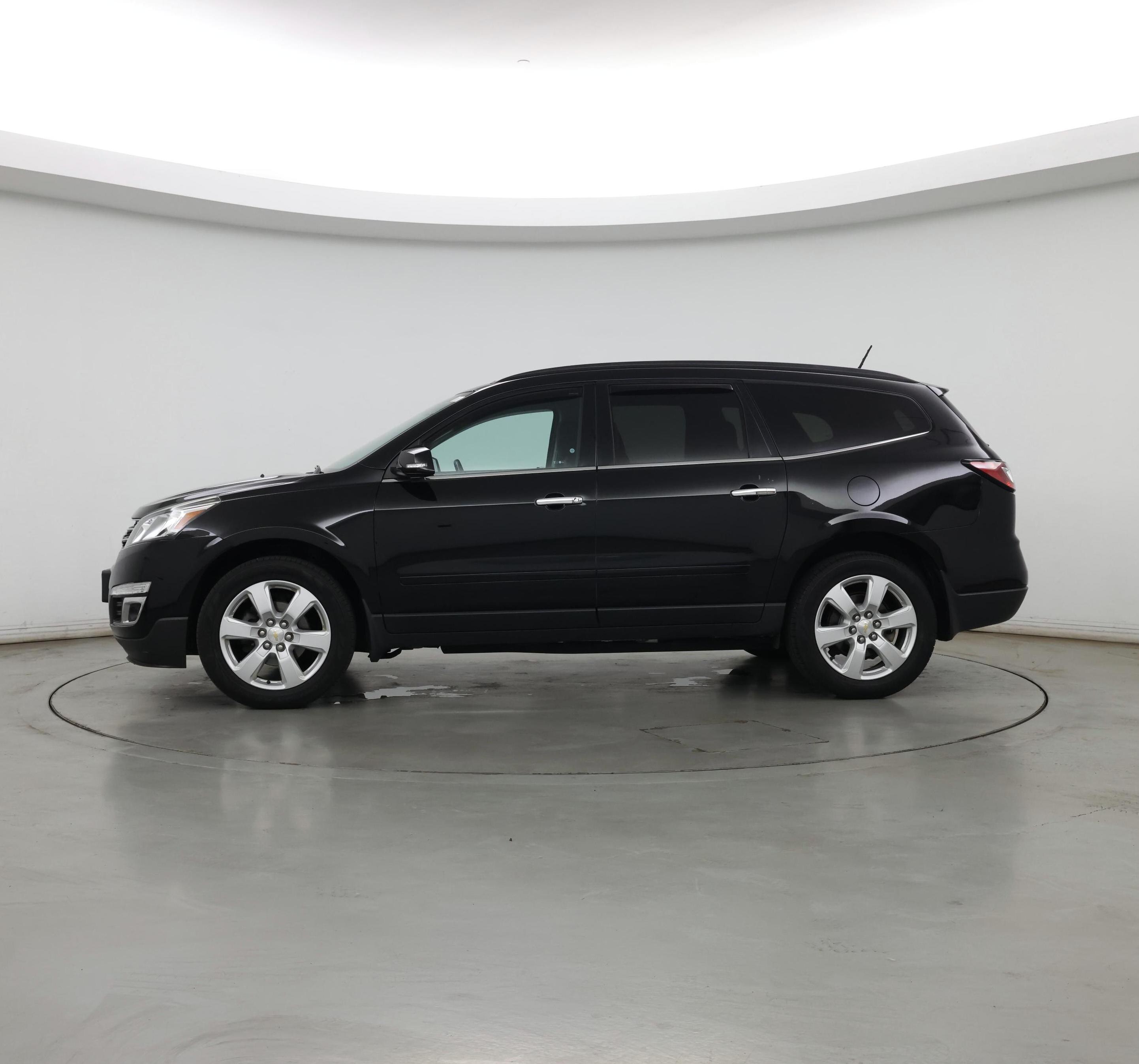 Thumbnail: 2017 Chevrolet Traverse - 3