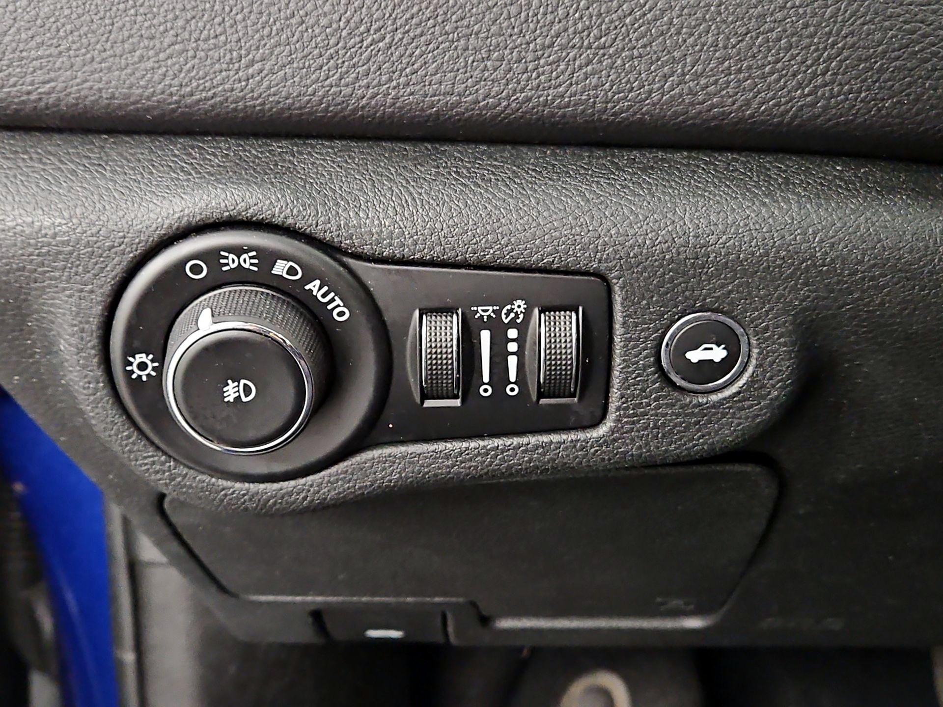 Thumbnail: 2015 Chrysler 200 - 13