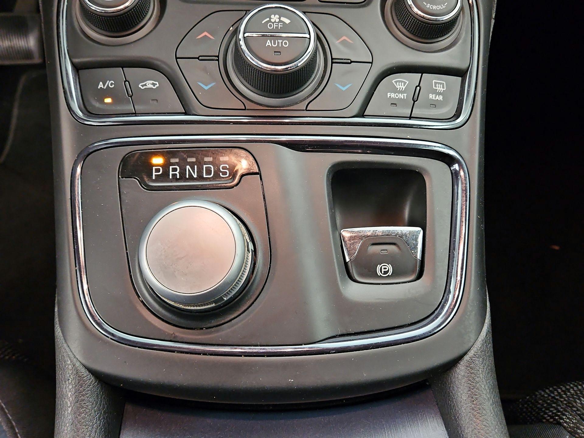 Thumbnail: 2015 Chrysler 200 - 17