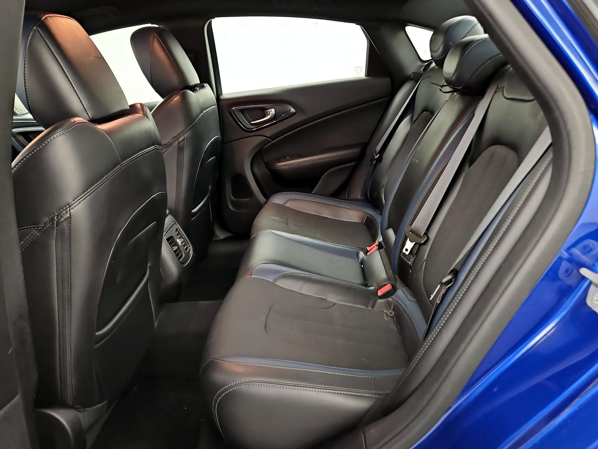Thumbnail: 2015 Chrysler 200 - 19