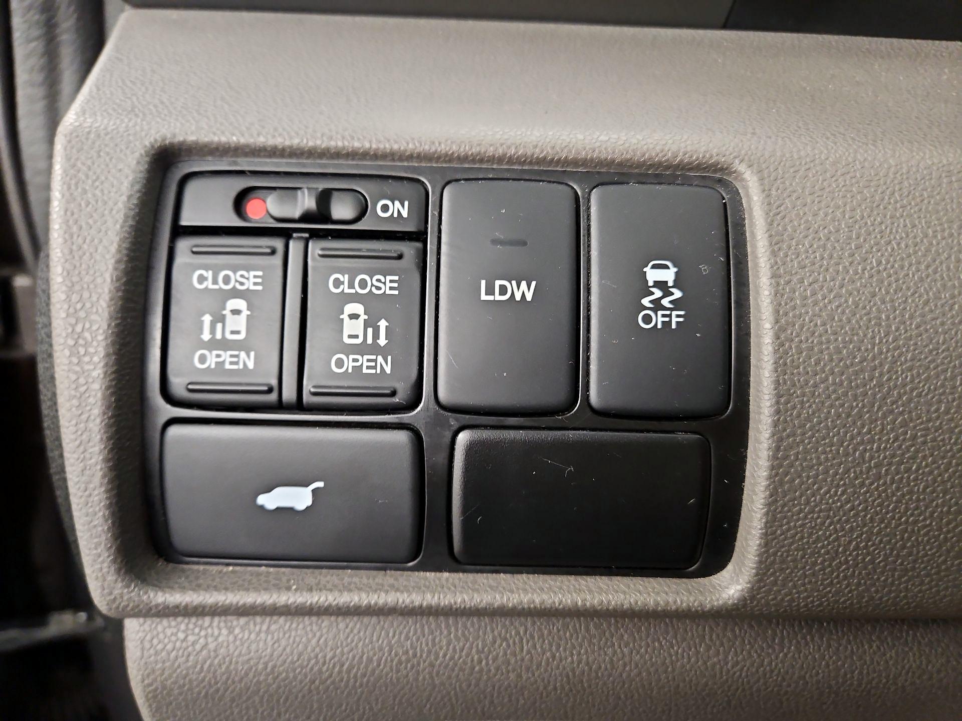 Thumbnail: 2014 Honda Odyssey - 13