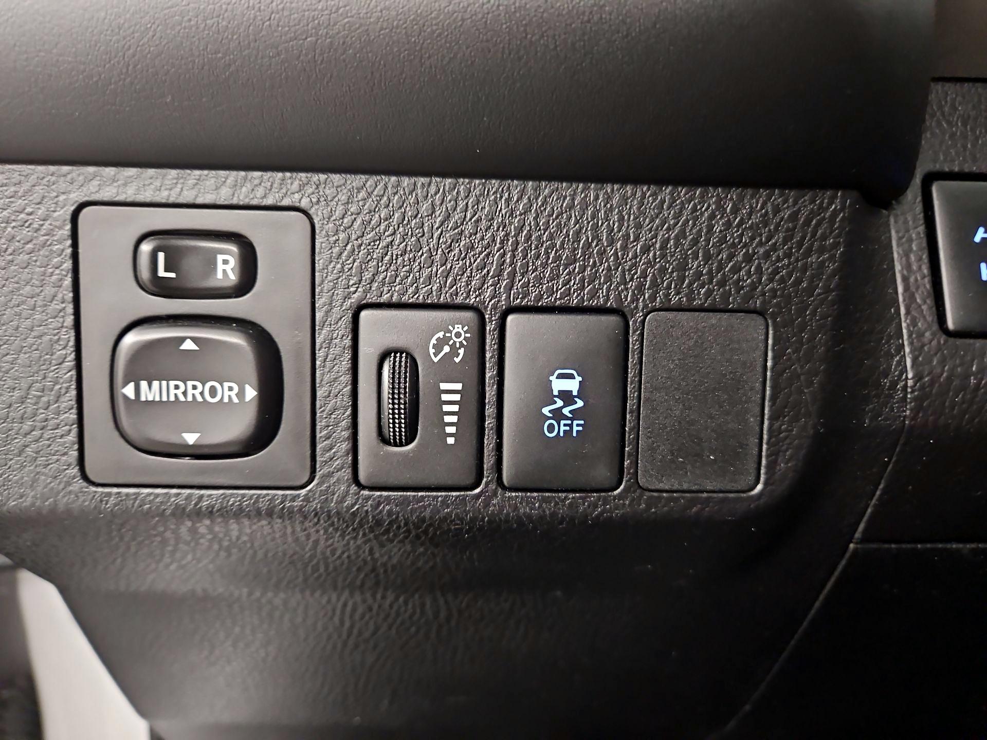 Thumbnail: 2015 Toyota RAV4 - 13