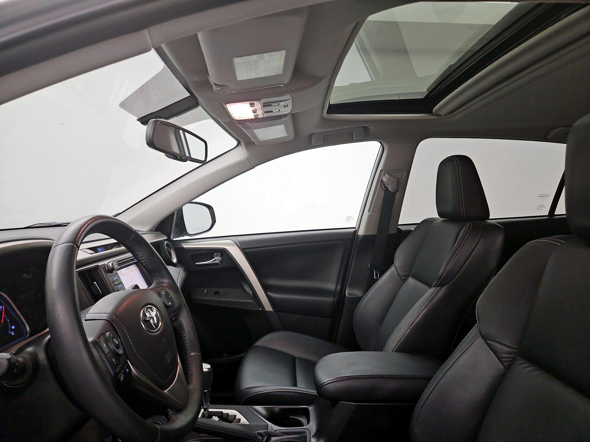 Thumbnail: 2015 Toyota RAV4 - 20