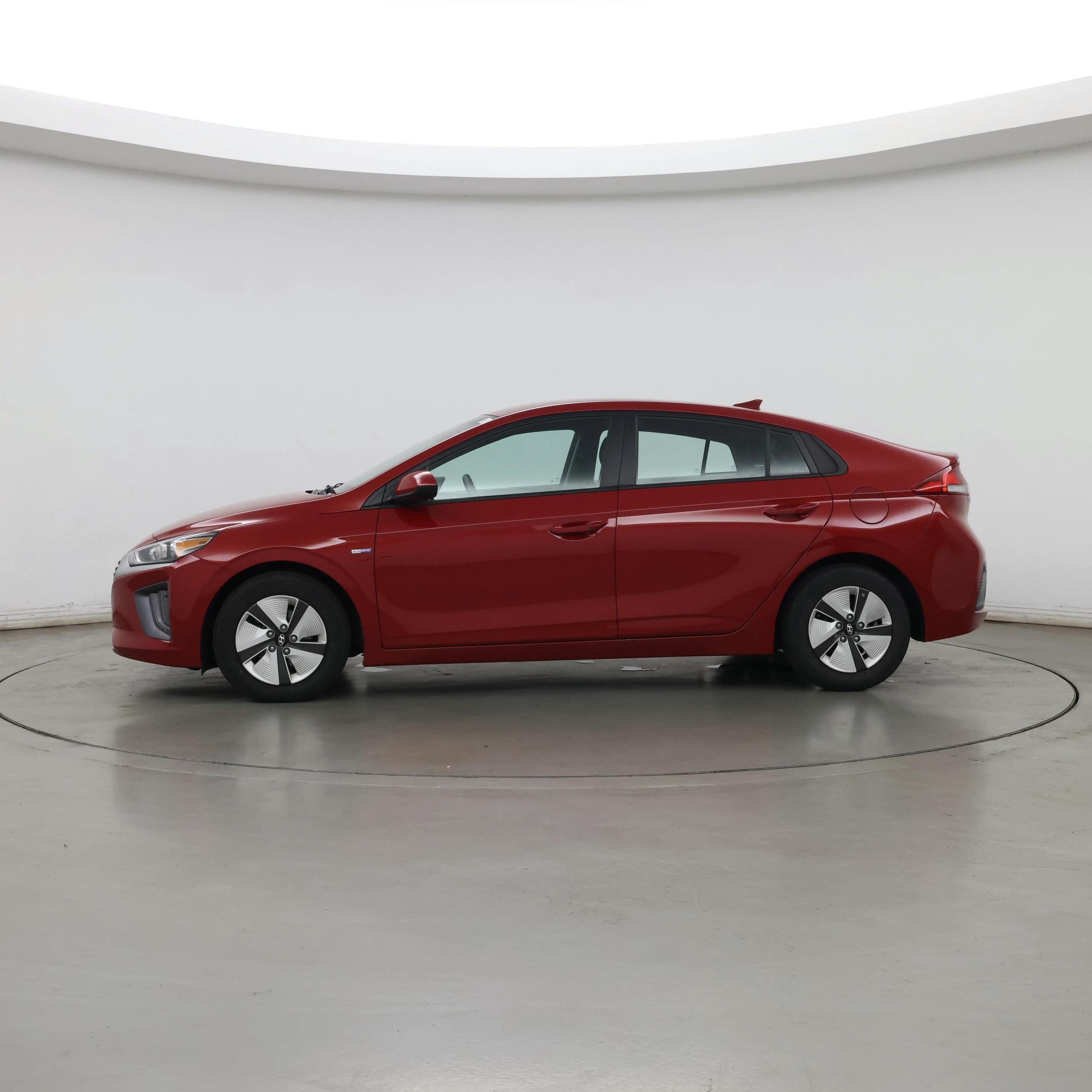 Thumbnail: 2020 Hyundai Ioniq - 3