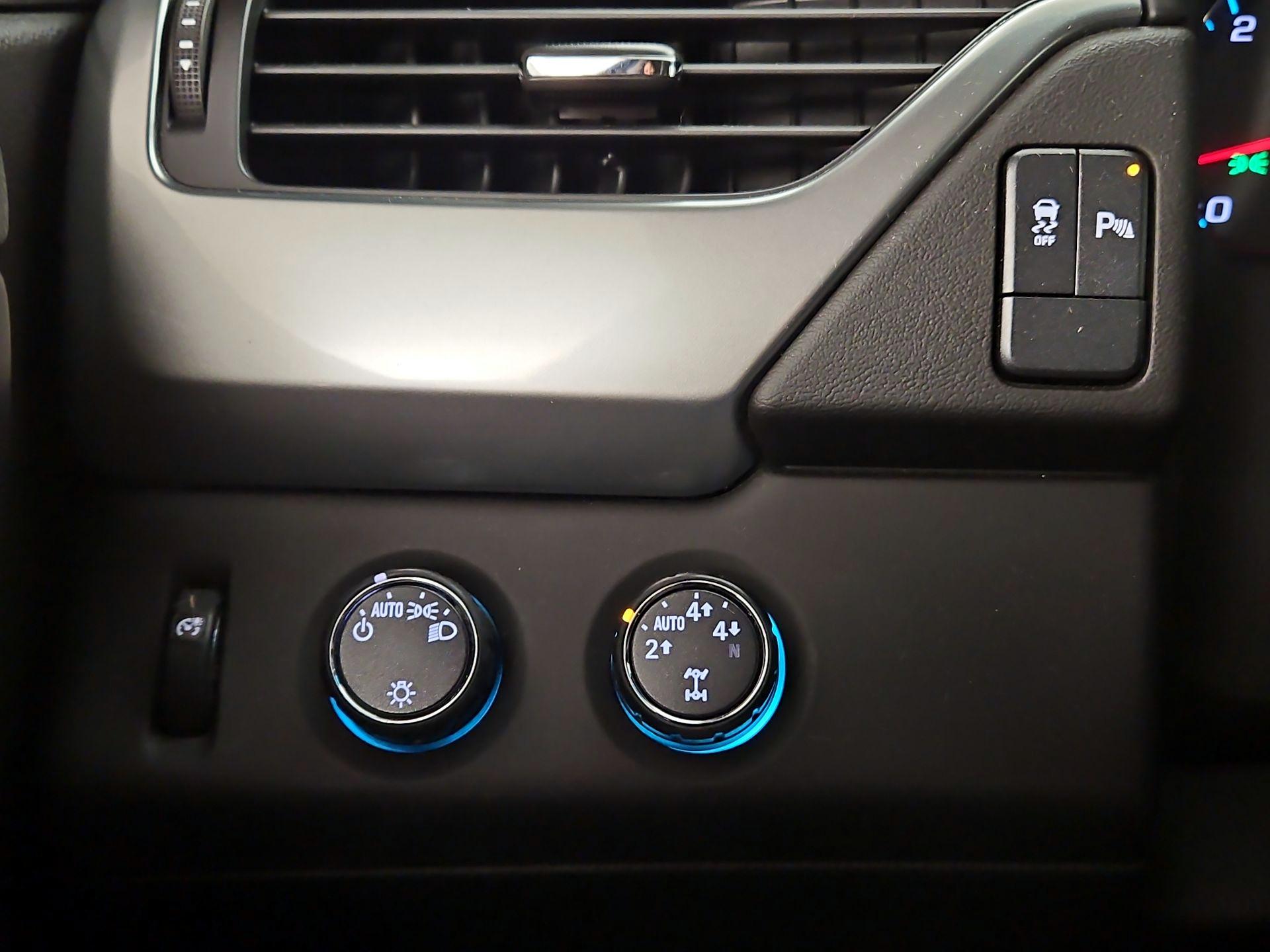 Thumbnail: 2016 Chevrolet Tahoe - 13