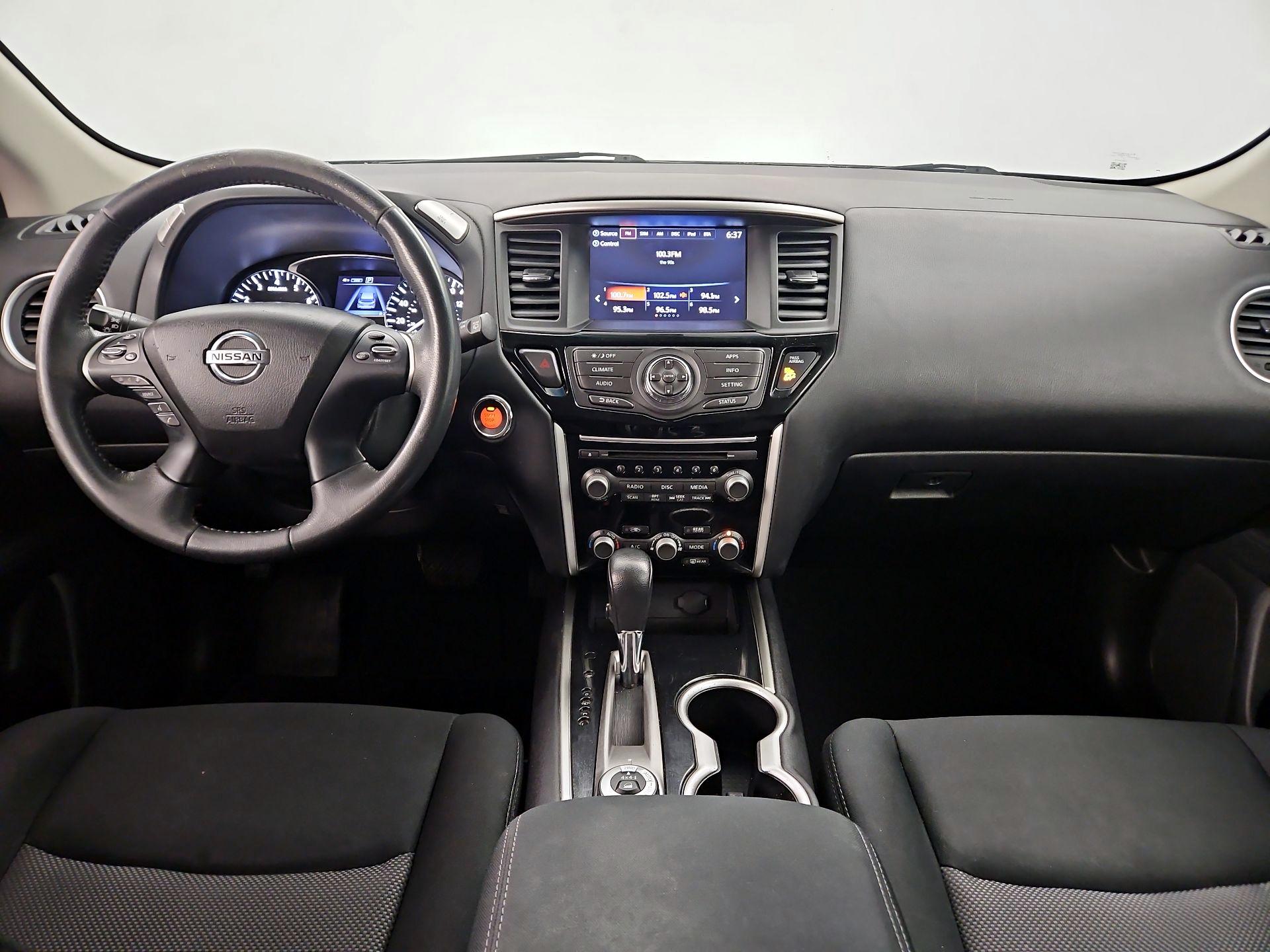 Thumbnail: 2017 Nissan Pathfinder - 9