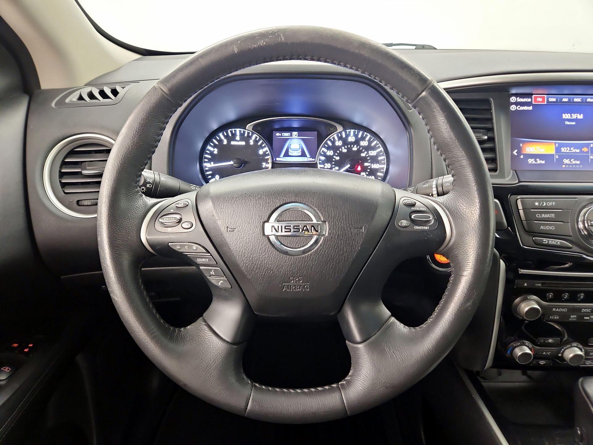 Thumbnail: 2017 Nissan Pathfinder - 10