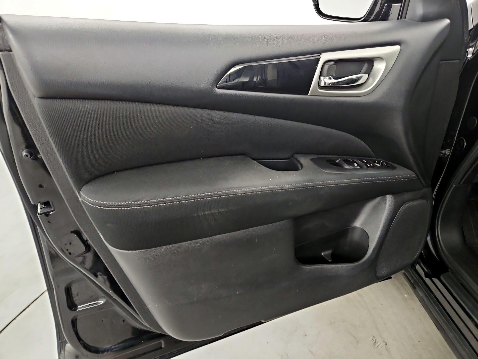 Thumbnail: 2017 Nissan Pathfinder - 12