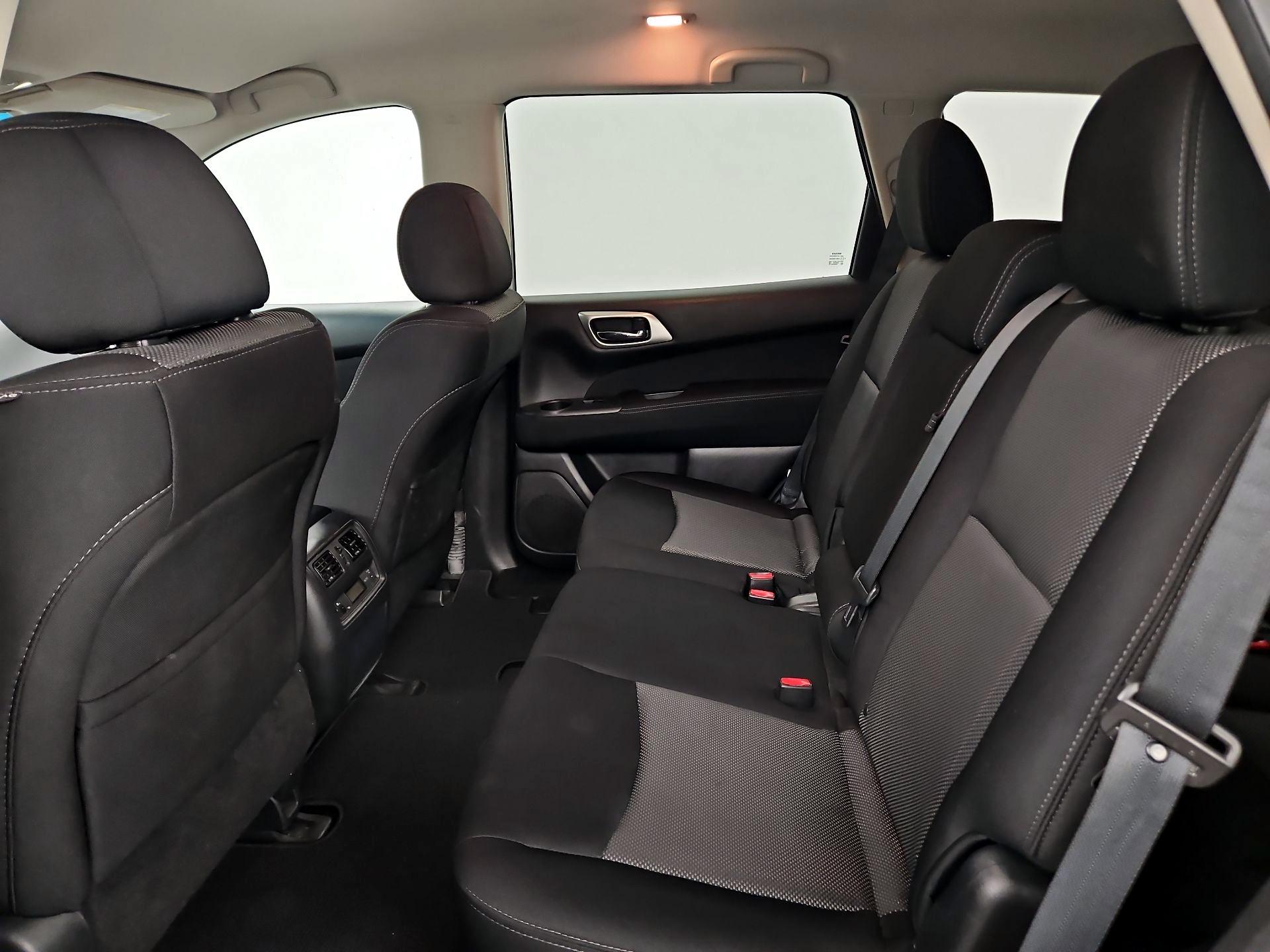 Thumbnail: 2017 Nissan Pathfinder - 19