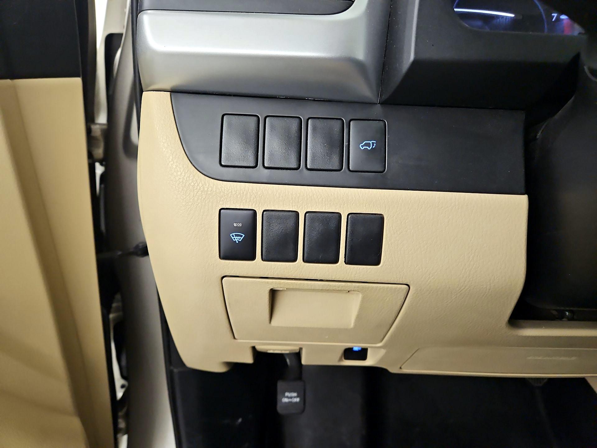 Thumbnail: 2016 Toyota Highlander - 13