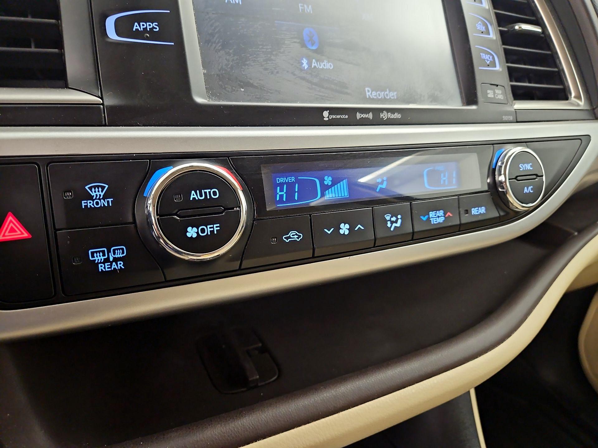 Thumbnail: 2016 Toyota Highlander - 17