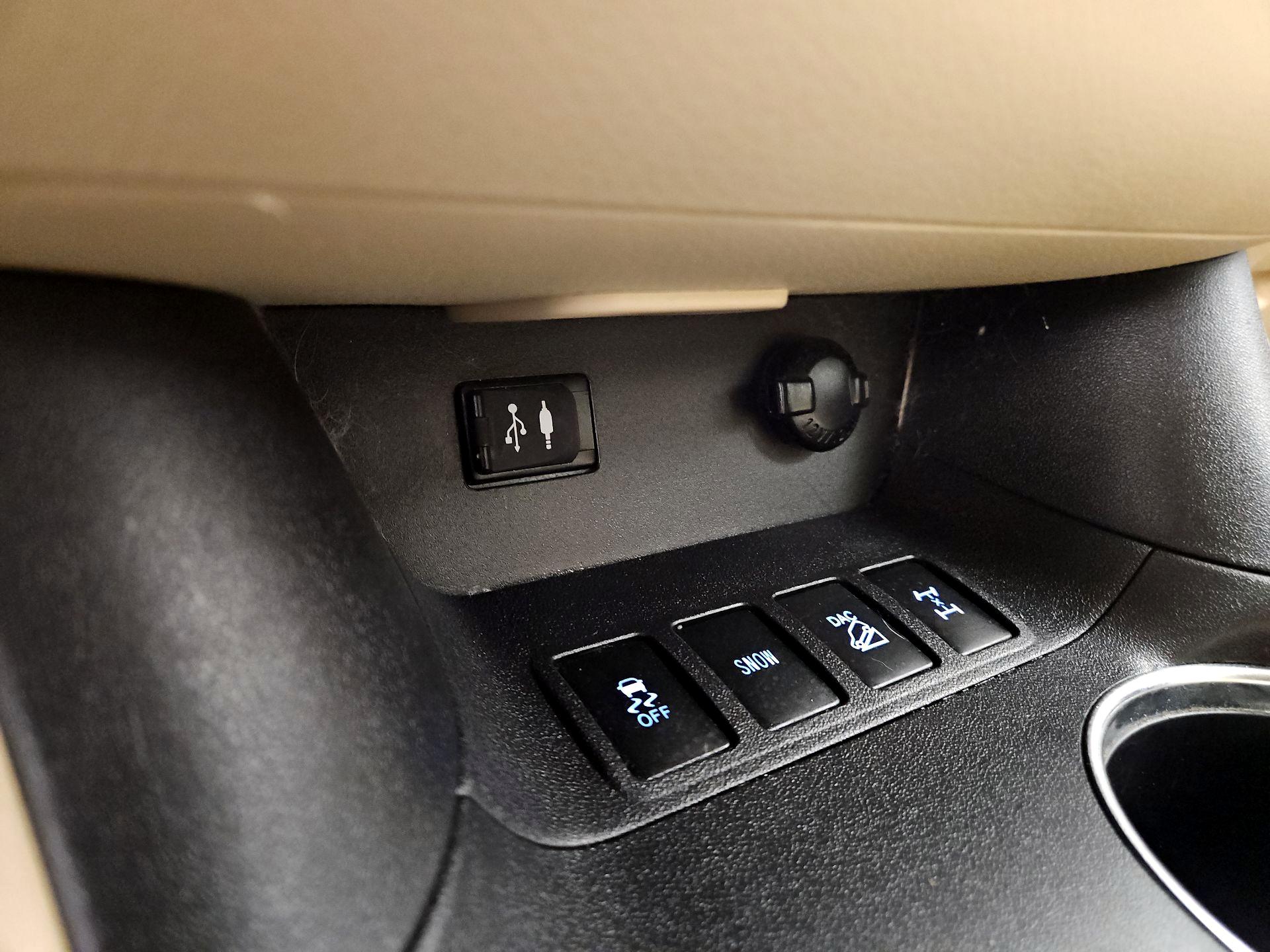 Thumbnail: 2016 Toyota Highlander - 19