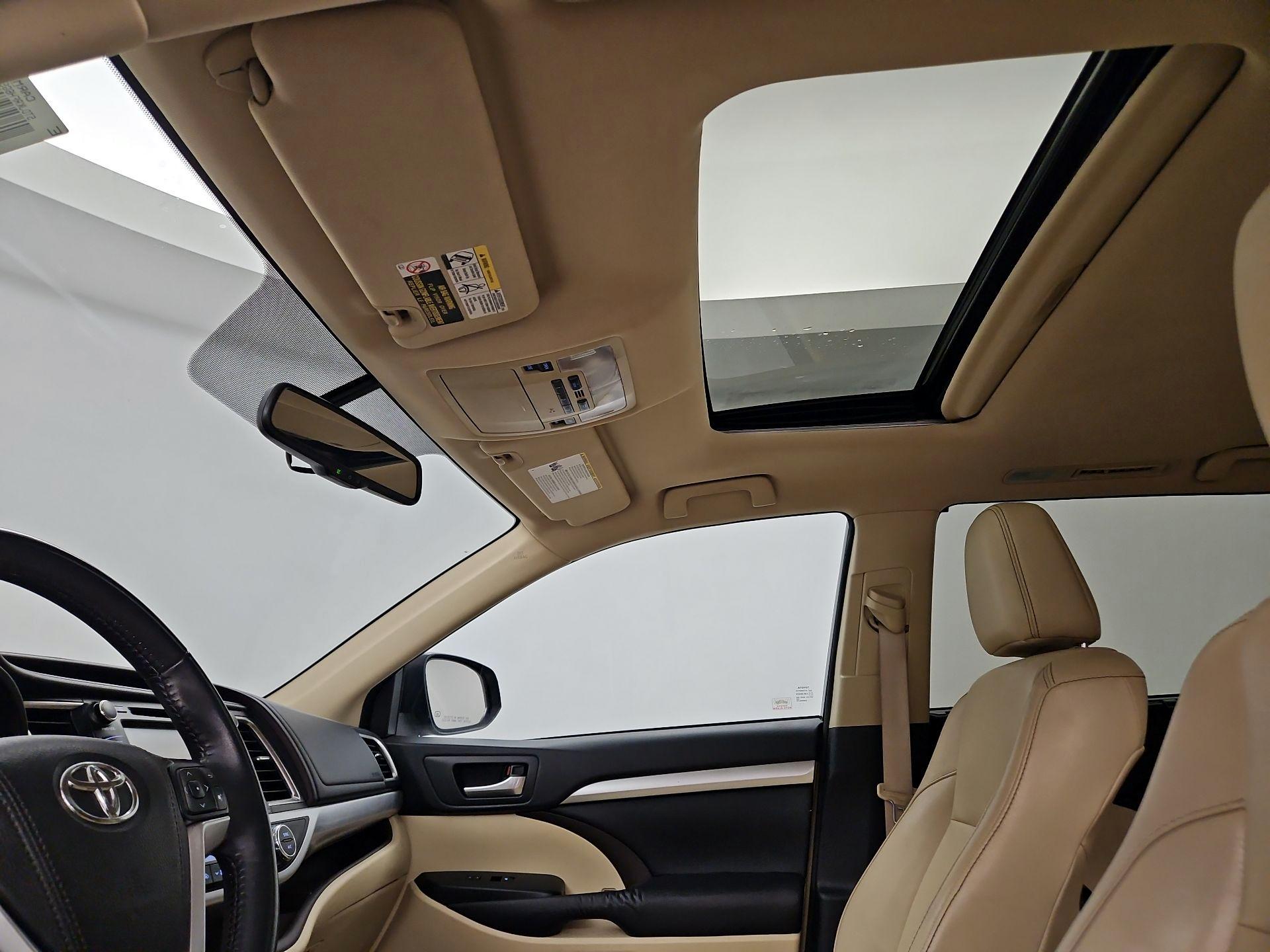 Thumbnail: 2016 Toyota Highlander - 20