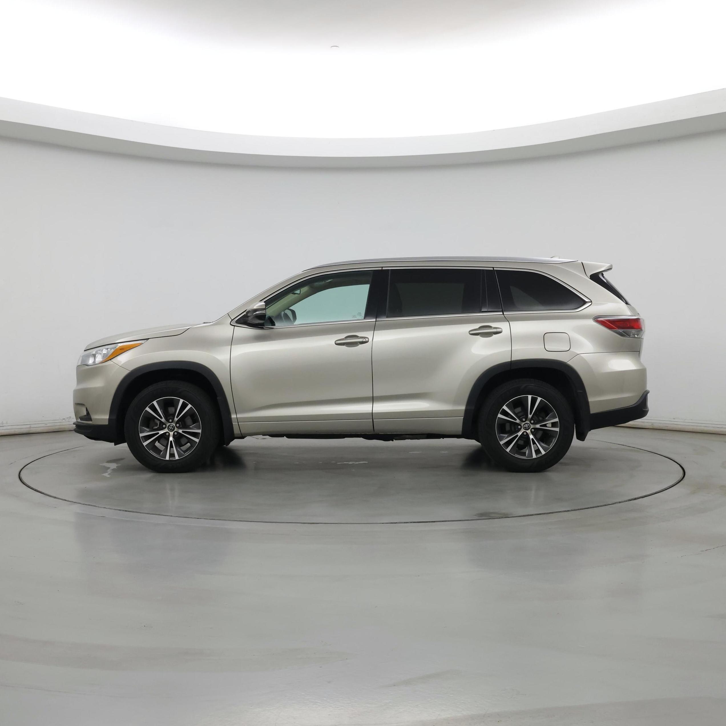 Thumbnail: 2016 Toyota Highlander - 3