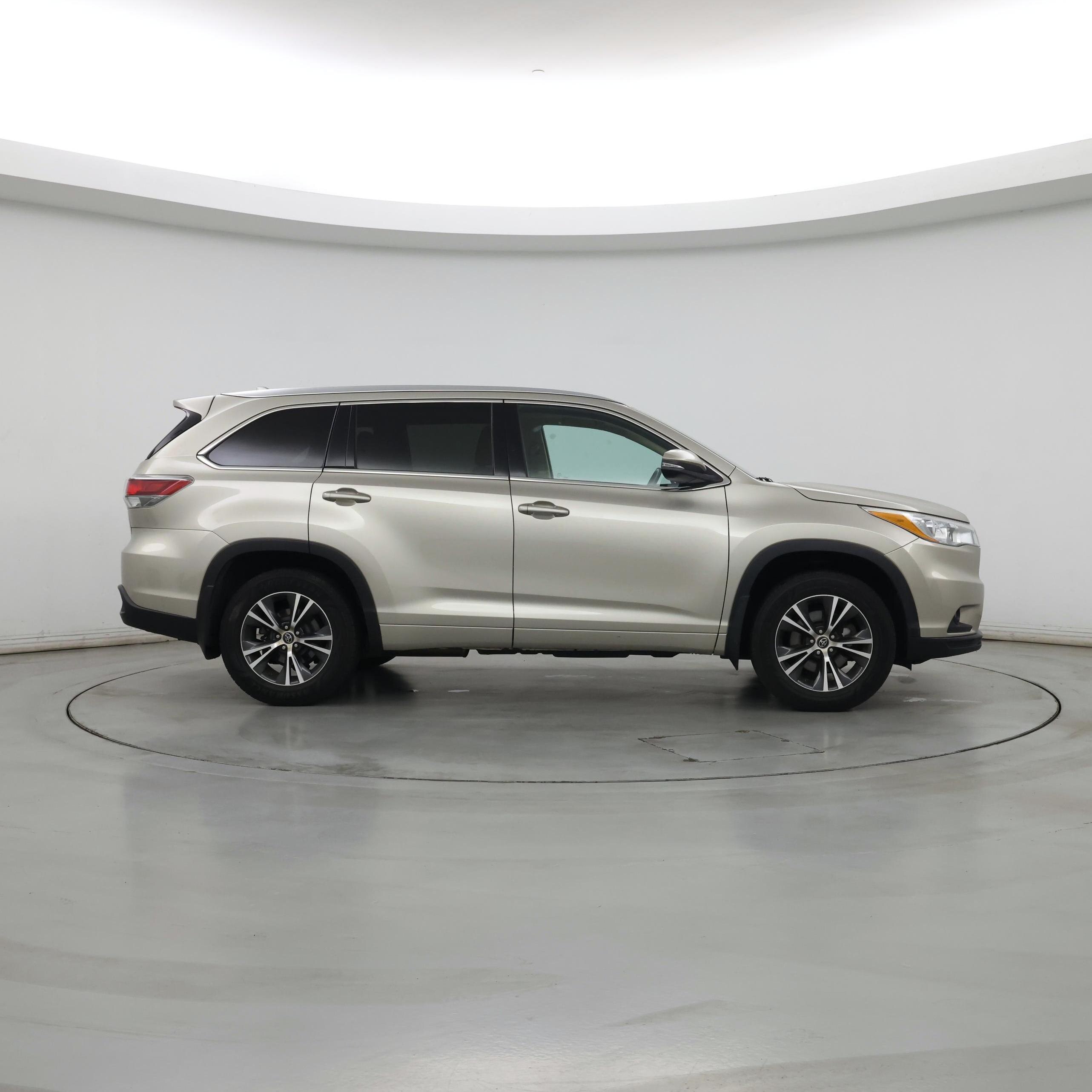 Thumbnail: 2016 Toyota Highlander - 7