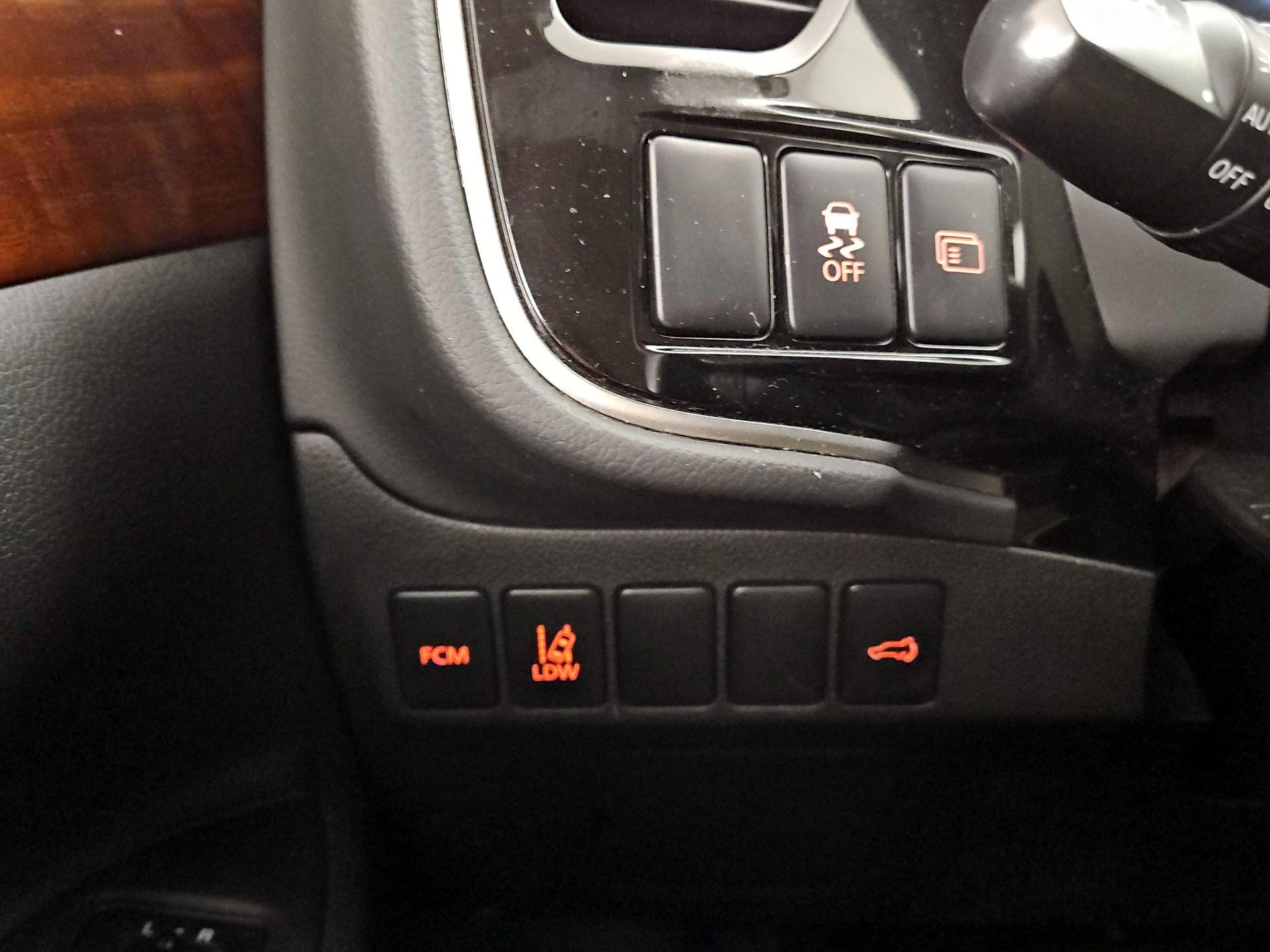 Thumbnail: 2014 Mitsubishi Outlander - 13