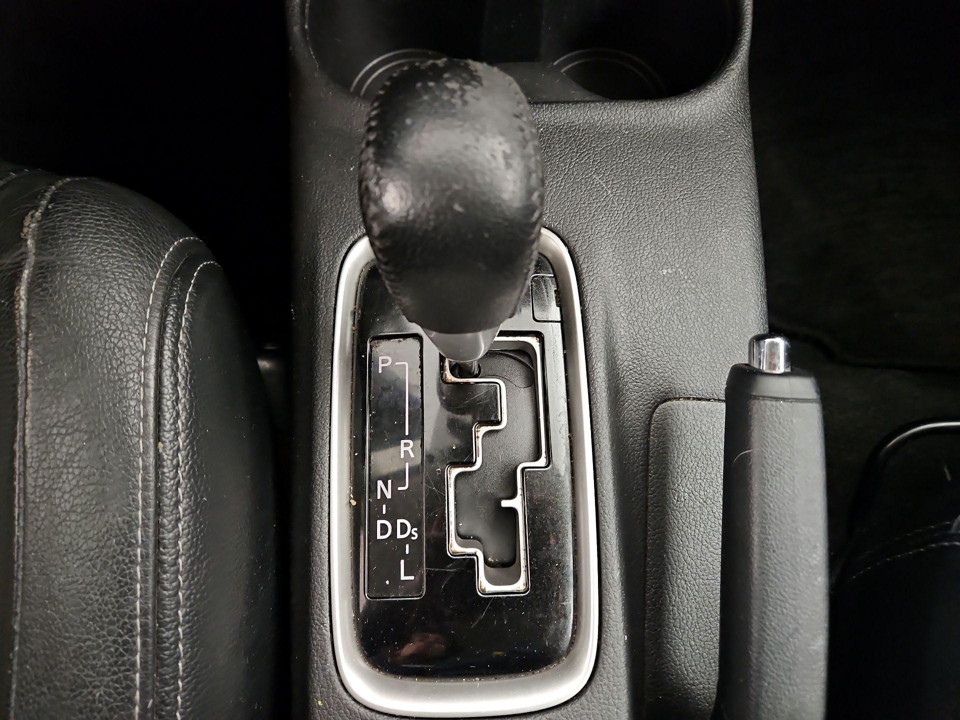 Thumbnail: 2014 Mitsubishi Outlander - 18