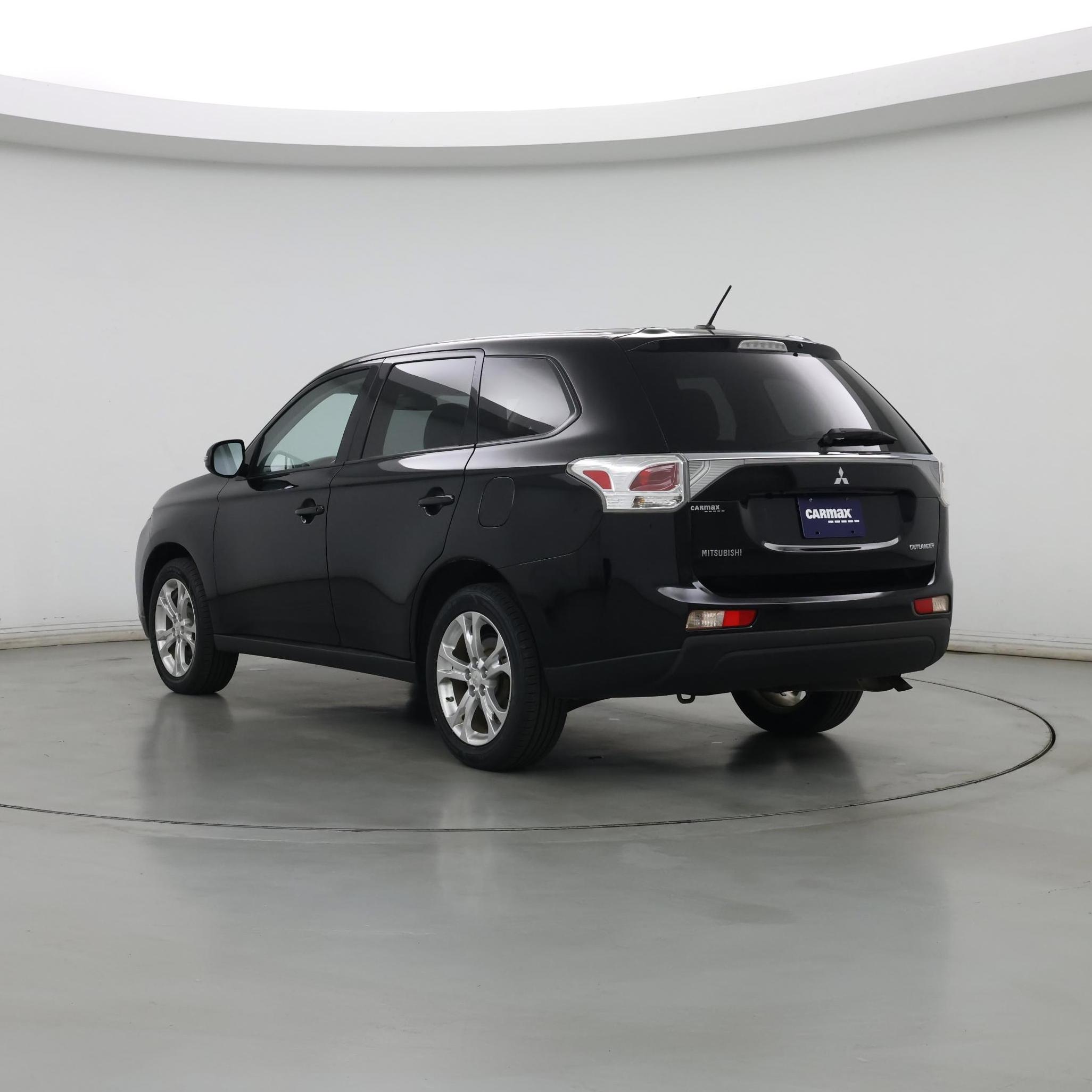 Thumbnail: 2014 Mitsubishi Outlander - 2