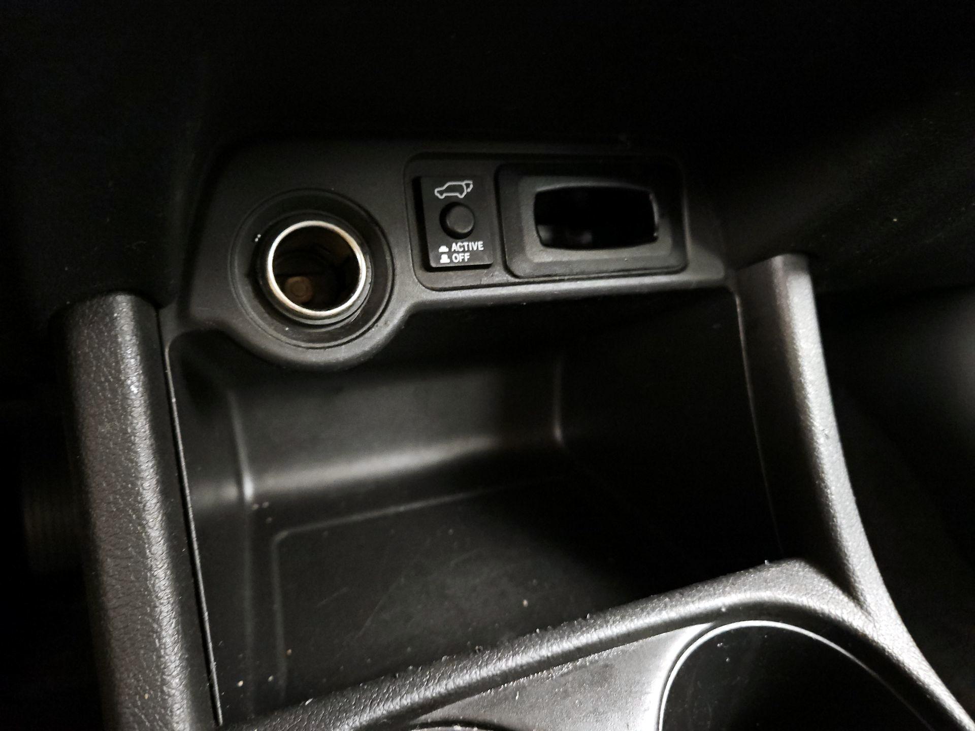 Thumbnail: 2014 Mitsubishi Outlander - 19