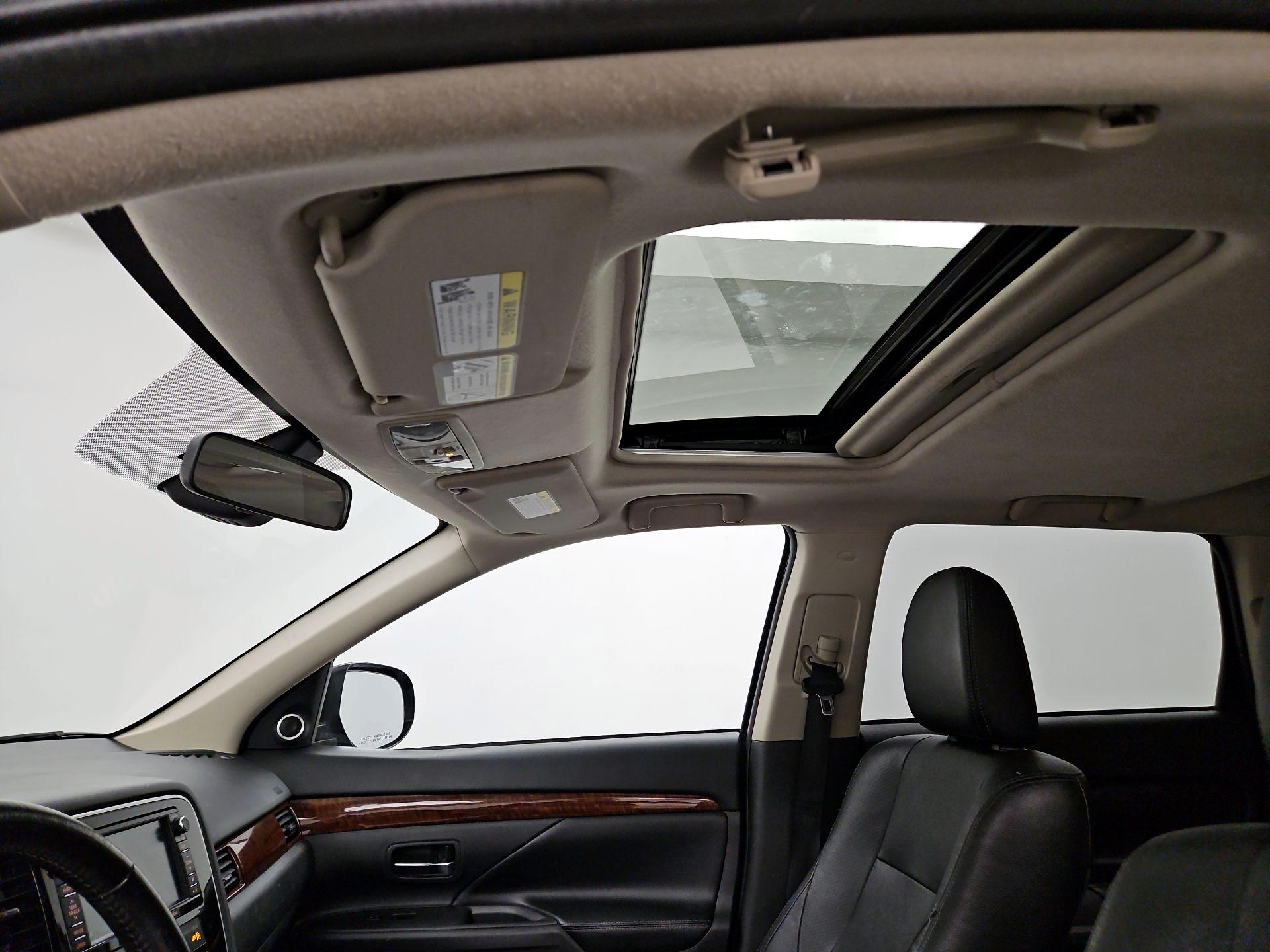 Thumbnail: 2014 Mitsubishi Outlander - 20