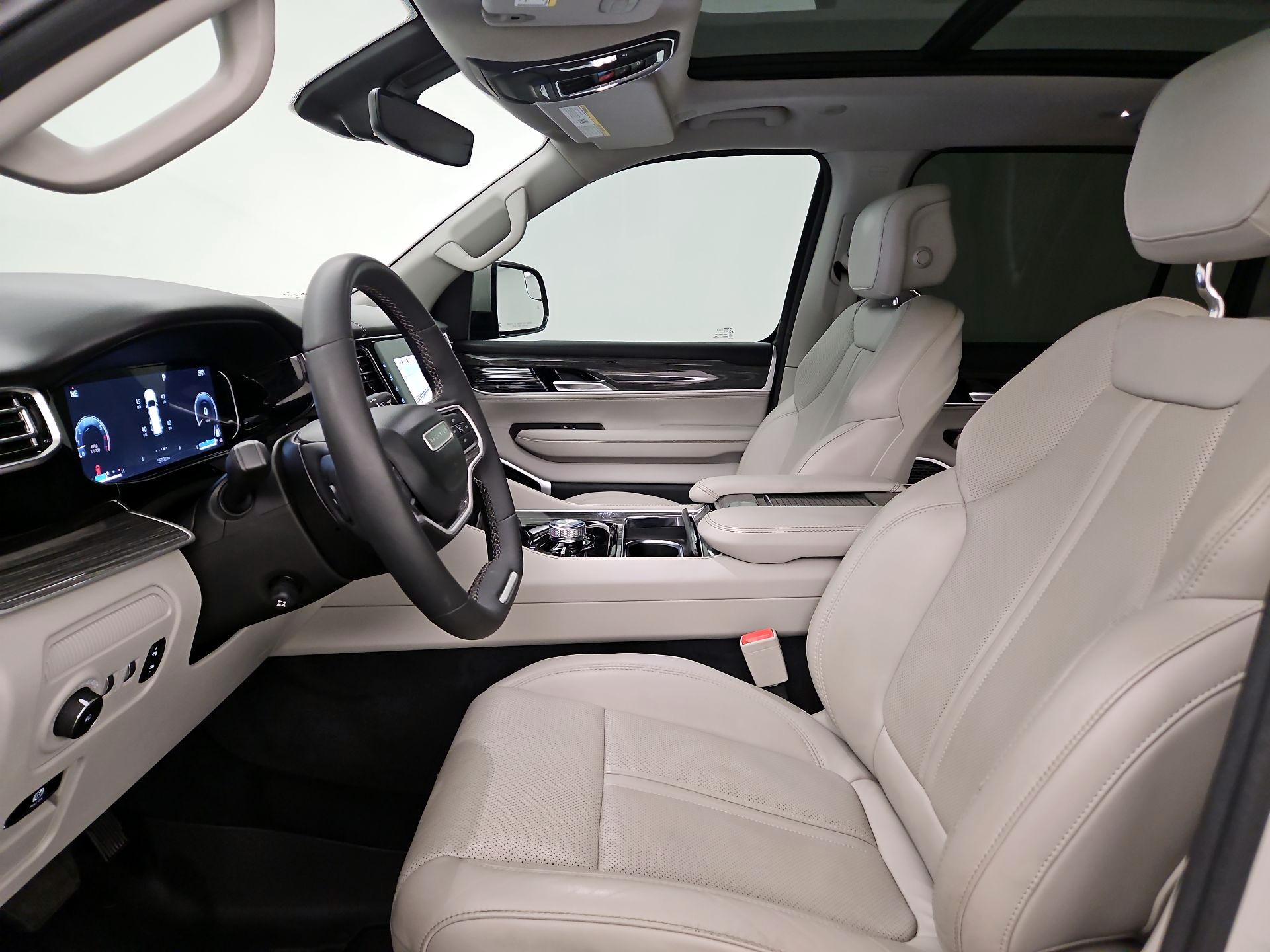 Thumbnail: 2022 Jeep Wagoneer - 11