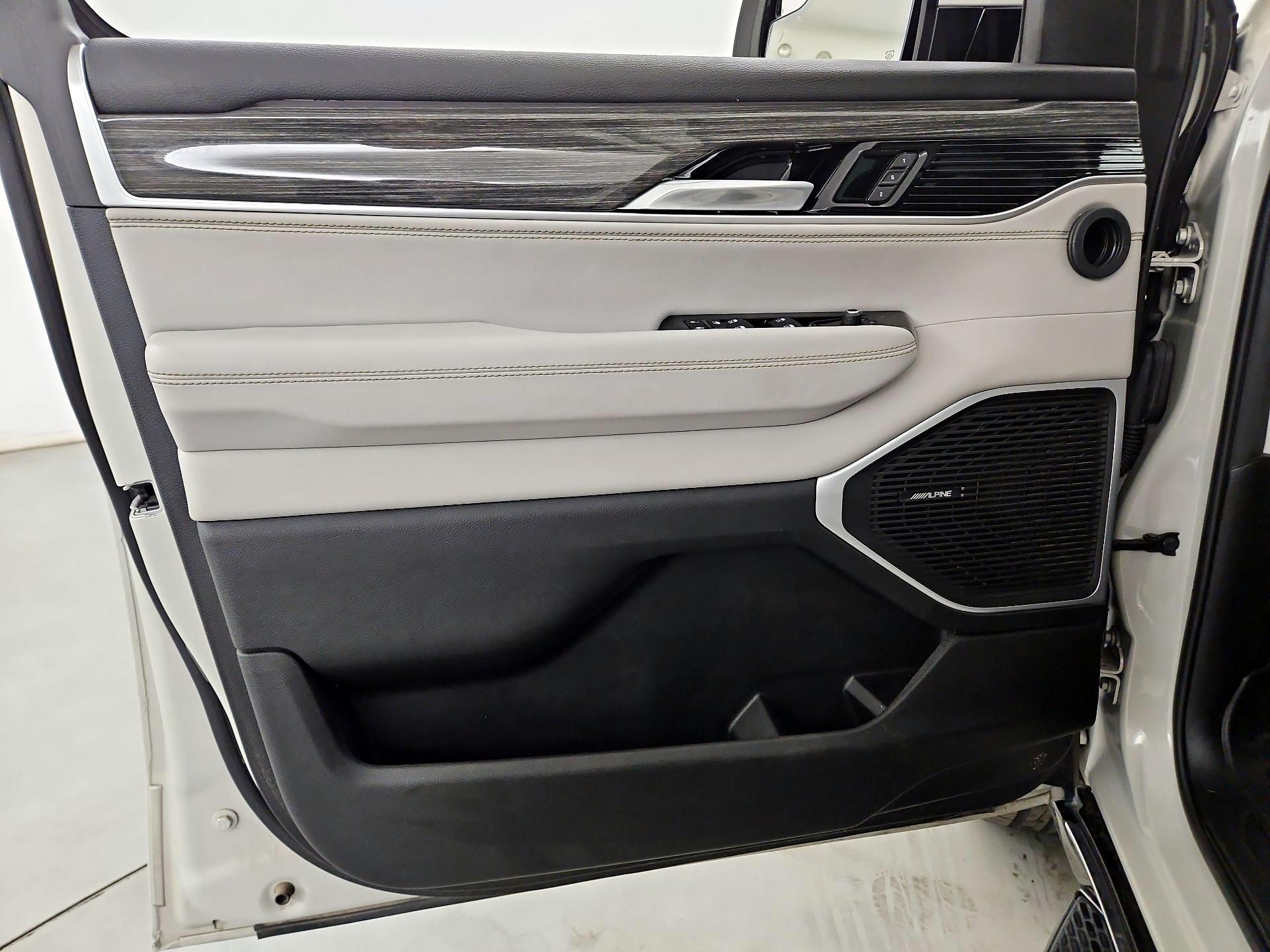 Thumbnail: 2022 Jeep Wagoneer - 12