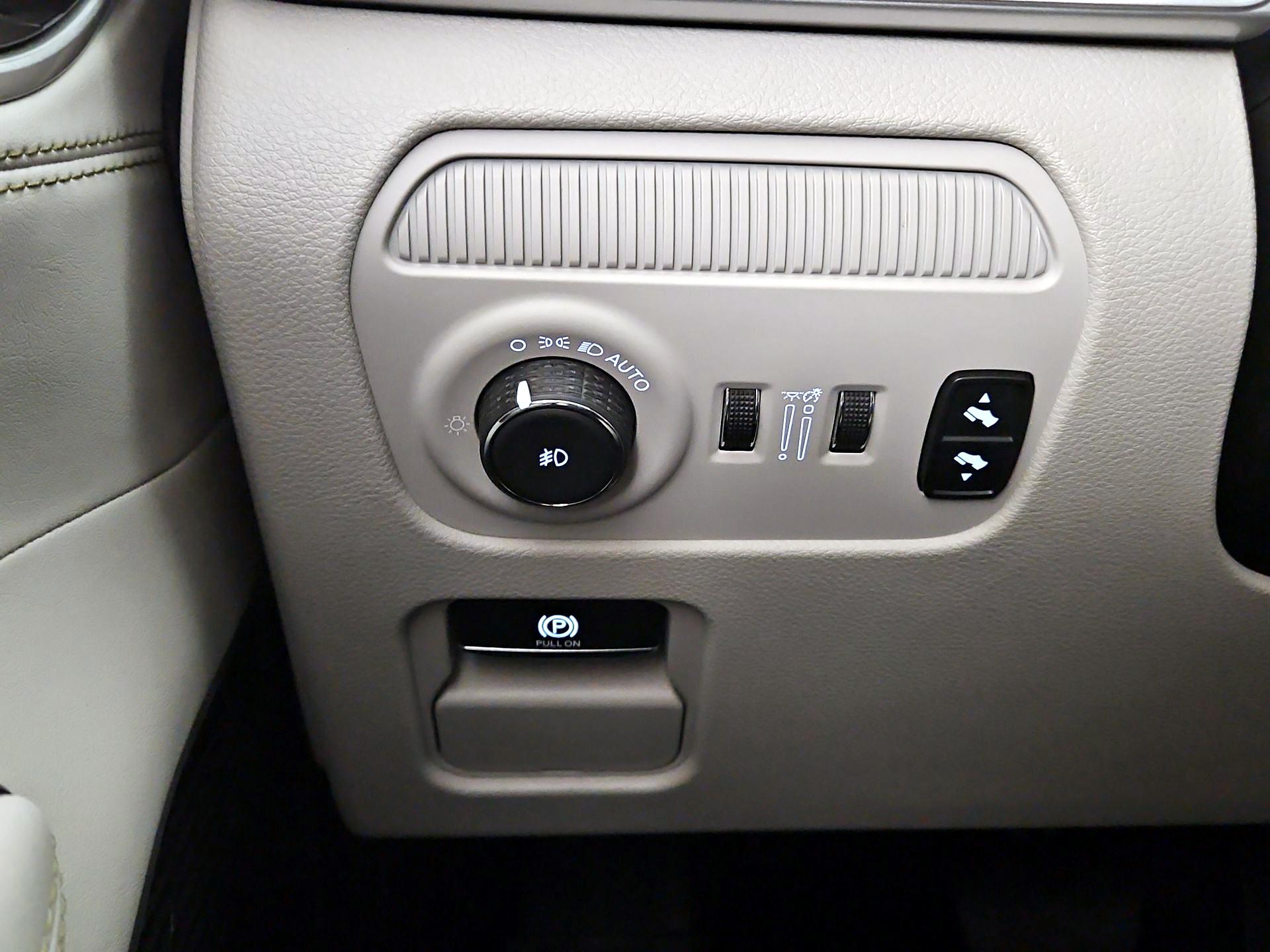 Thumbnail: 2022 Jeep Wagoneer - 13