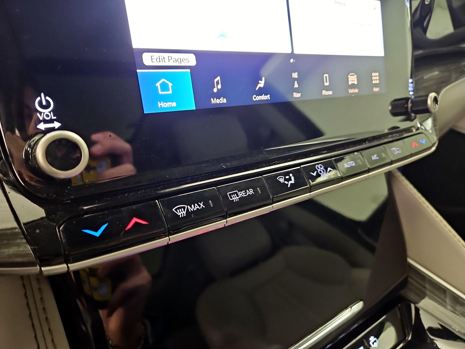 Thumbnail: 2022 Jeep Wagoneer - 17