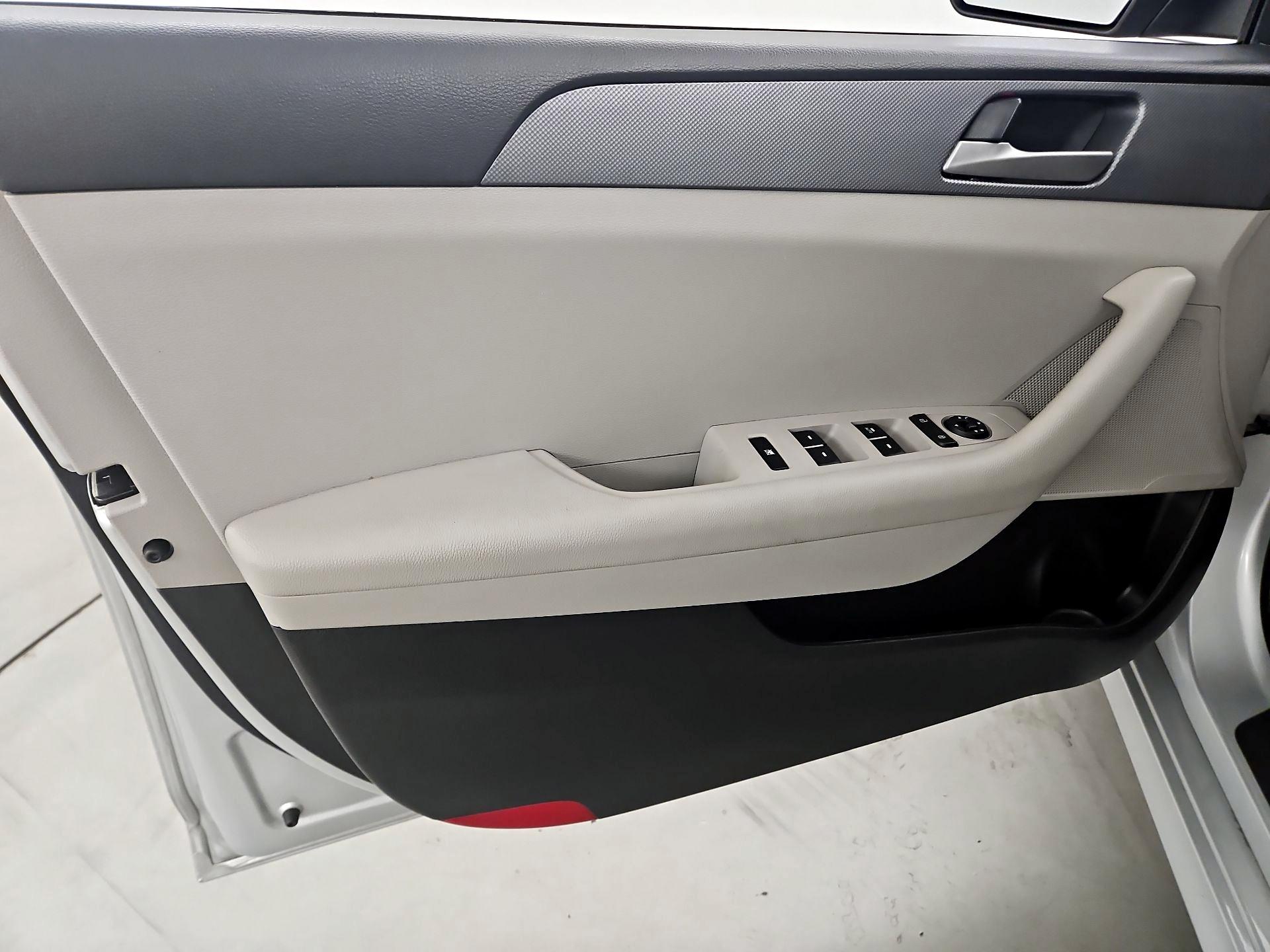 Thumbnail: 2019 Hyundai Sonata - 12