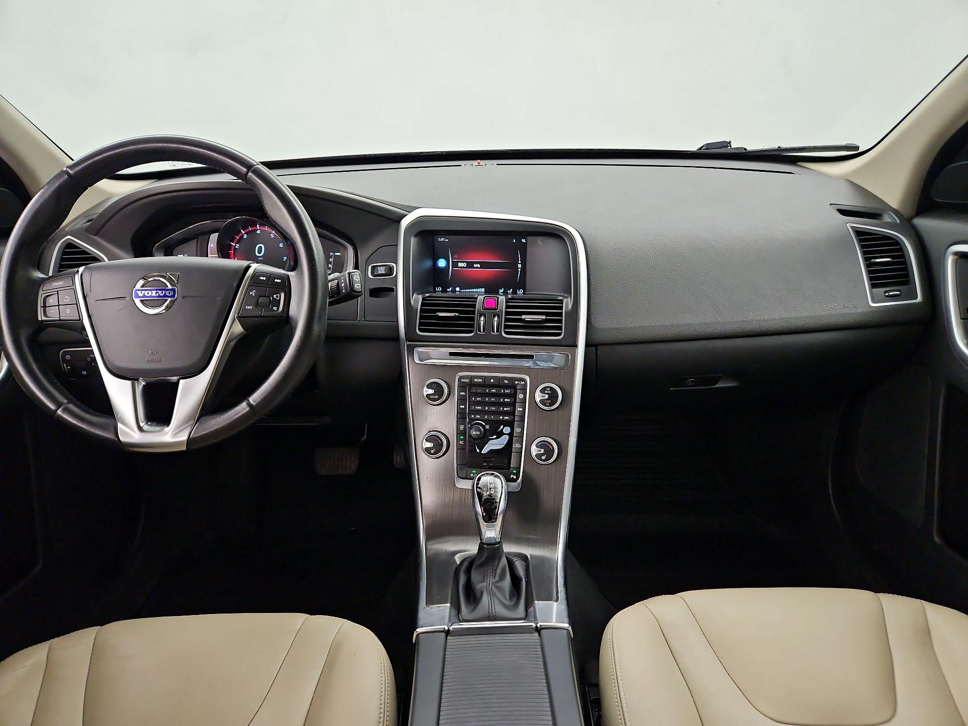 Thumbnail: 2016 Volvo XC60 - 9