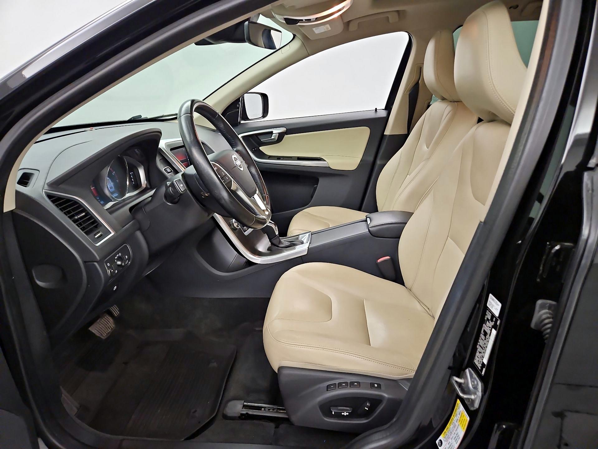 Thumbnail: 2016 Volvo XC60 - 11