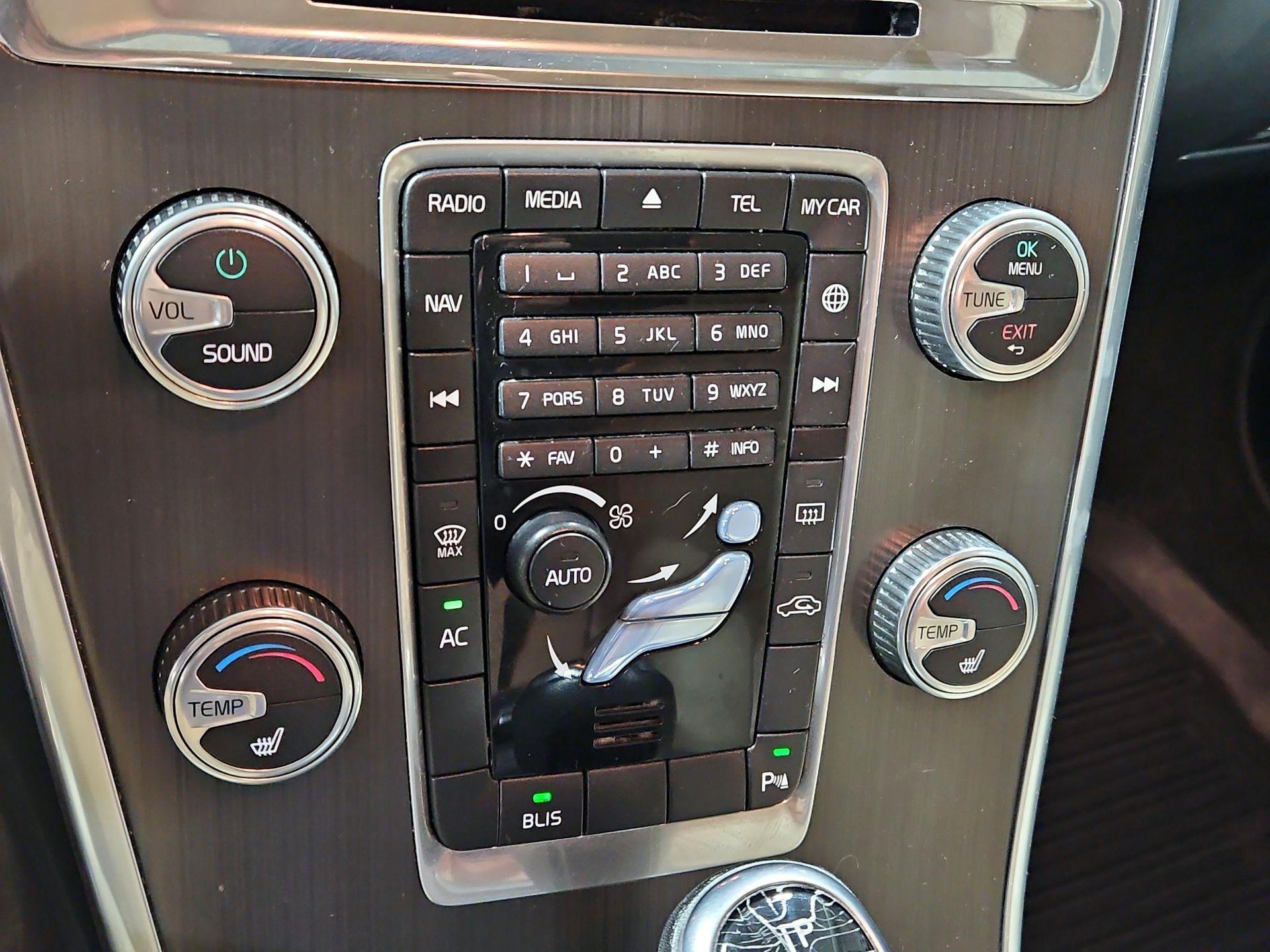 Thumbnail: 2016 Volvo XC60 - 15